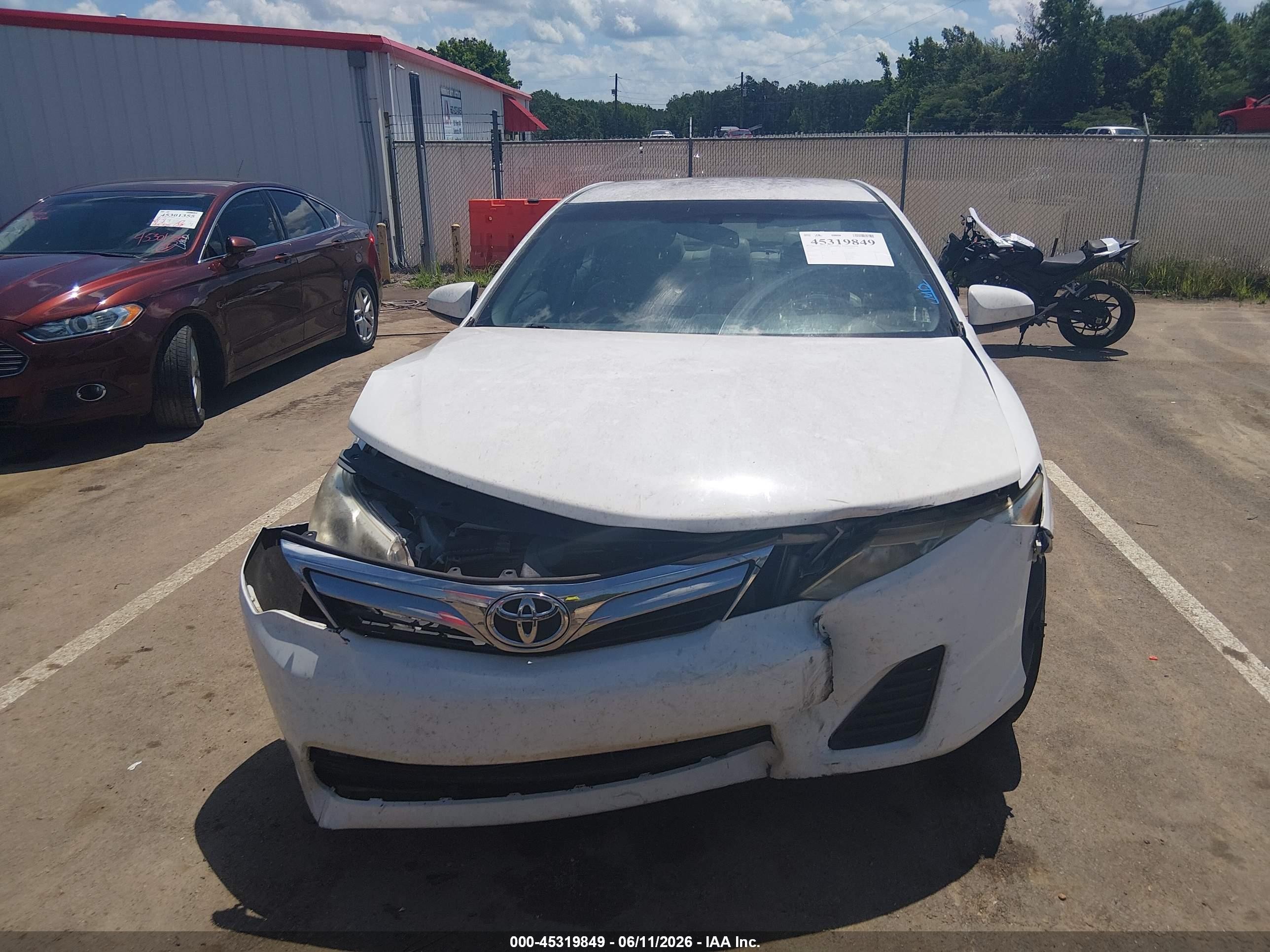 2012 Toyota Camry Le White vin: 4T1BF1FK4CU549876
