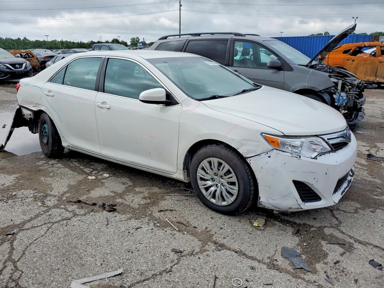 2013 Toyota Camry Le White vin: 4T1BF1FK4DU664804