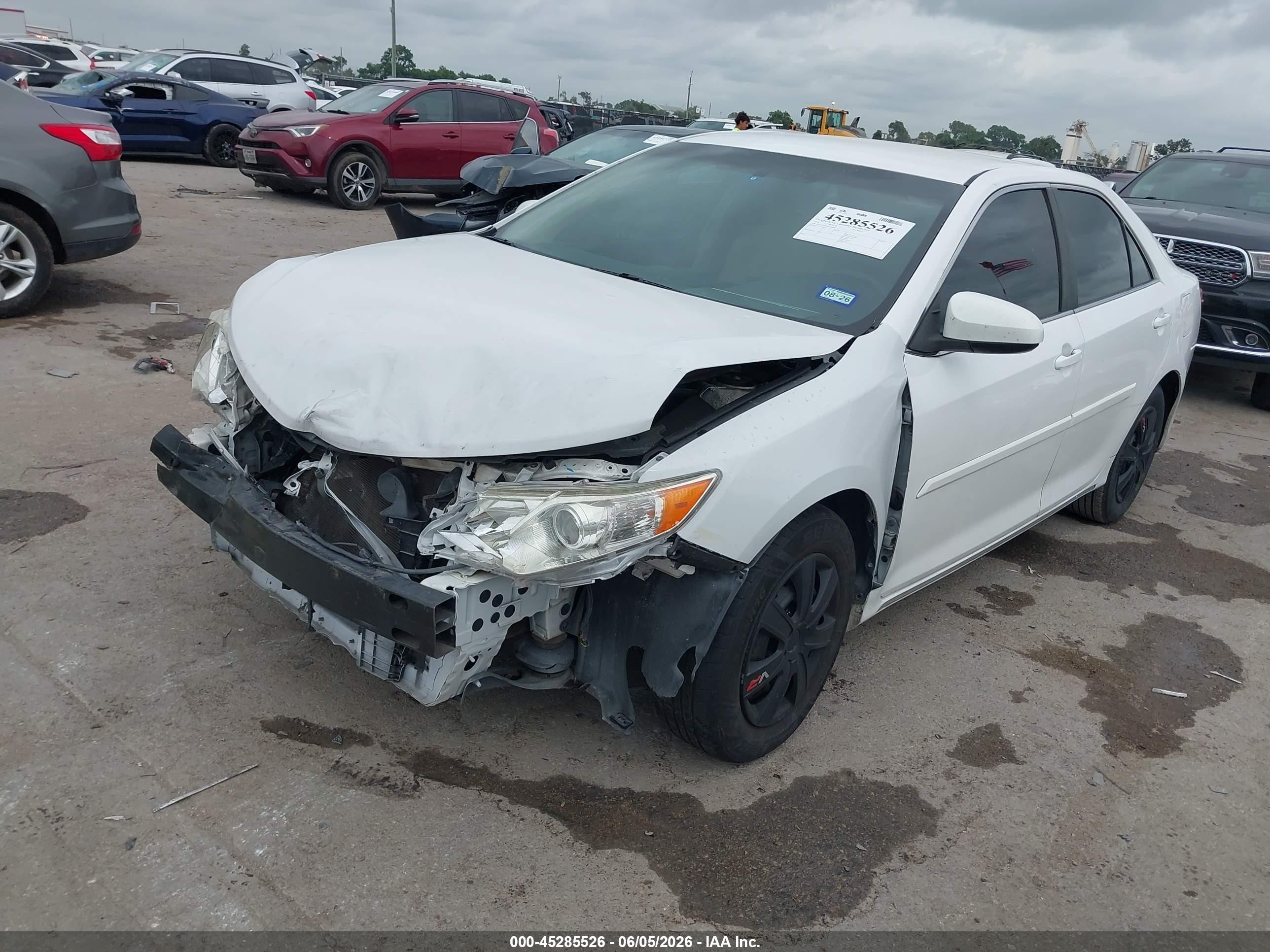 2014 Toyota Camry Le White vin: 4T1BF1FK4EU316695