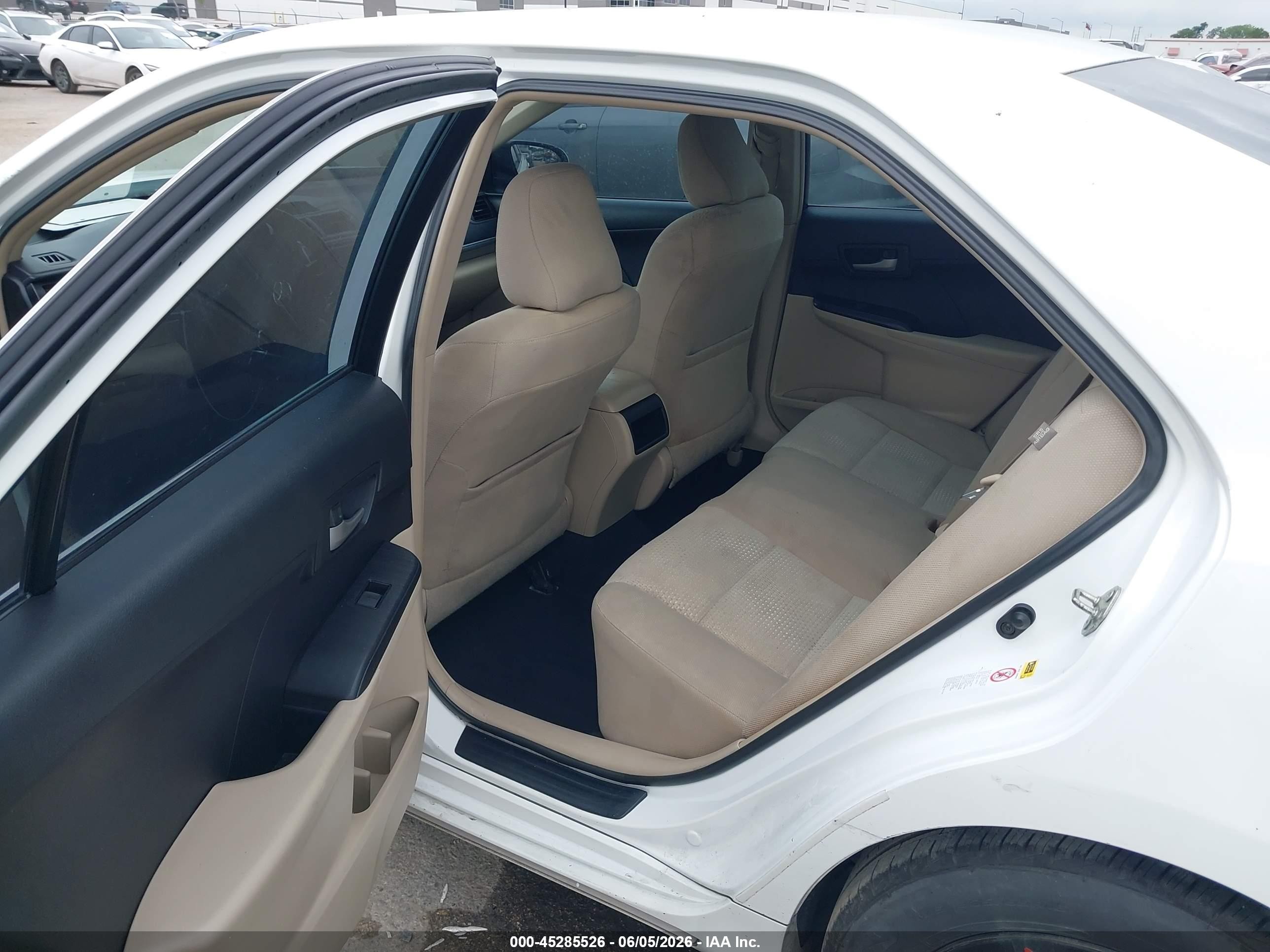 2014 Toyota Camry Le White vin: 4T1BF1FK4EU316695