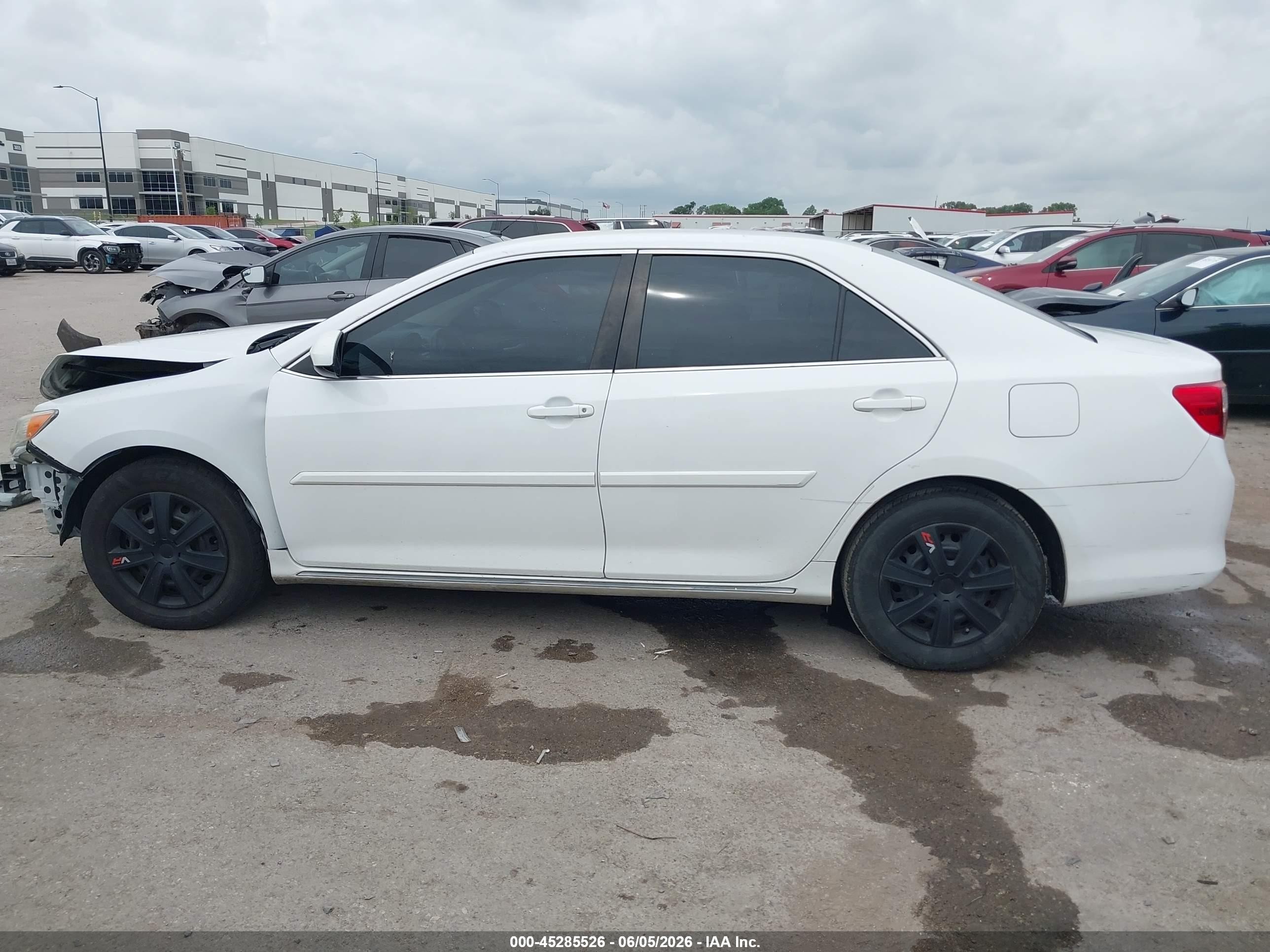 2014 Toyota Camry Le White vin: 4T1BF1FK4EU316695