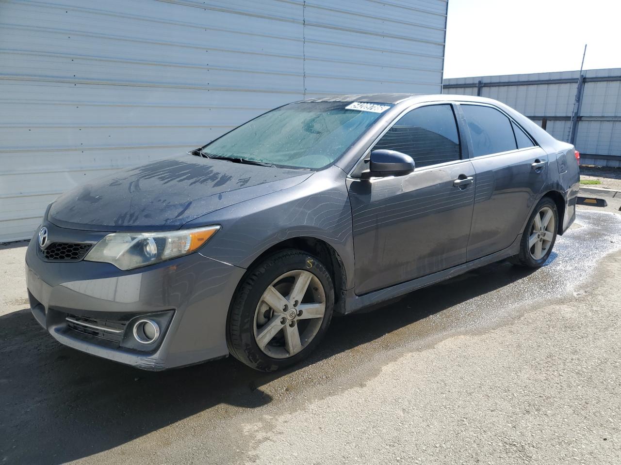 2014 Toyota Camry Se Gray vin: 4T1BF1FK4EU318804 Damage: Left Front Fender, Dent(S) W/ Paint Dmg, 6 To 7 Inches