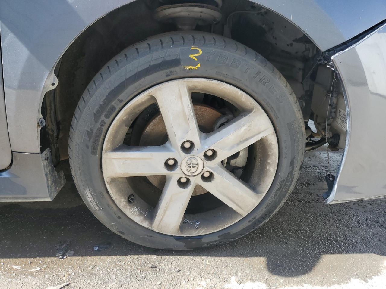 2014 Toyota Camry Se Gray vin: 4T1BF1FK4EU318804 Damage: Right Front Wheel, Curb Rash, > 12 Inches