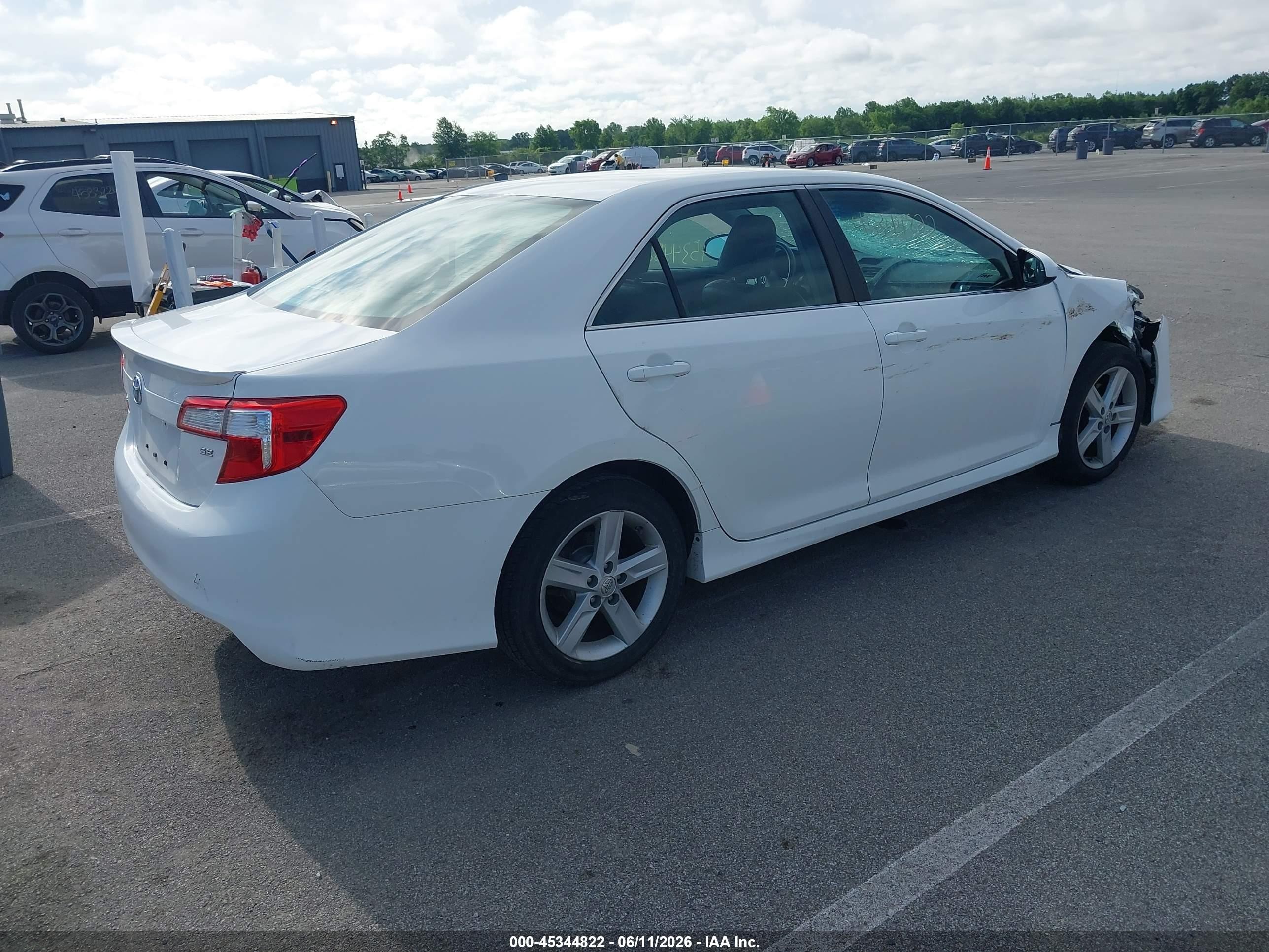 2014 Toyota Camry Se White vin: 4T1BF1FK4EU332640