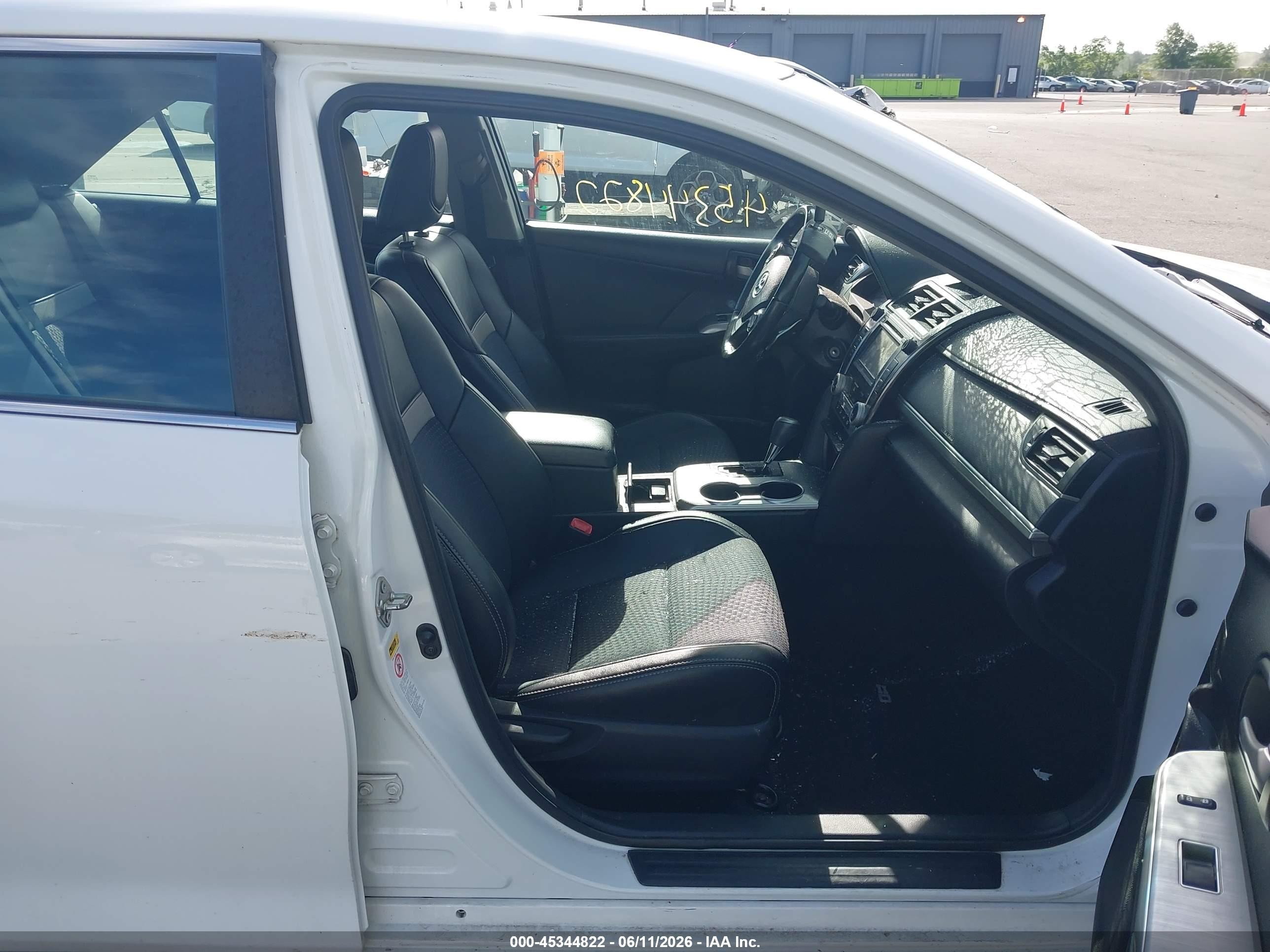 2014 Toyota Camry Se White vin: 4T1BF1FK4EU332640
