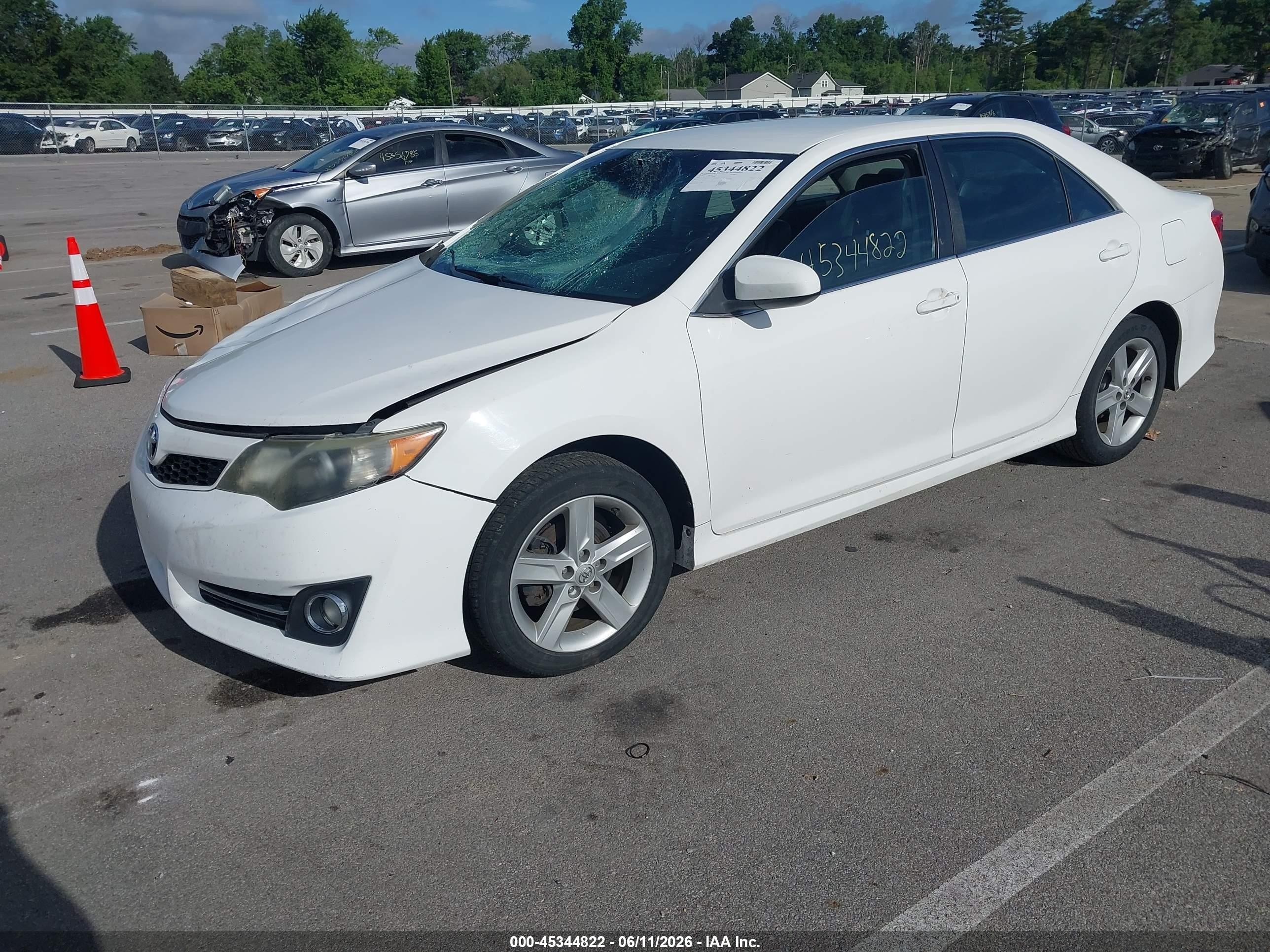 2014 Toyota Camry Se White vin: 4T1BF1FK4EU332640