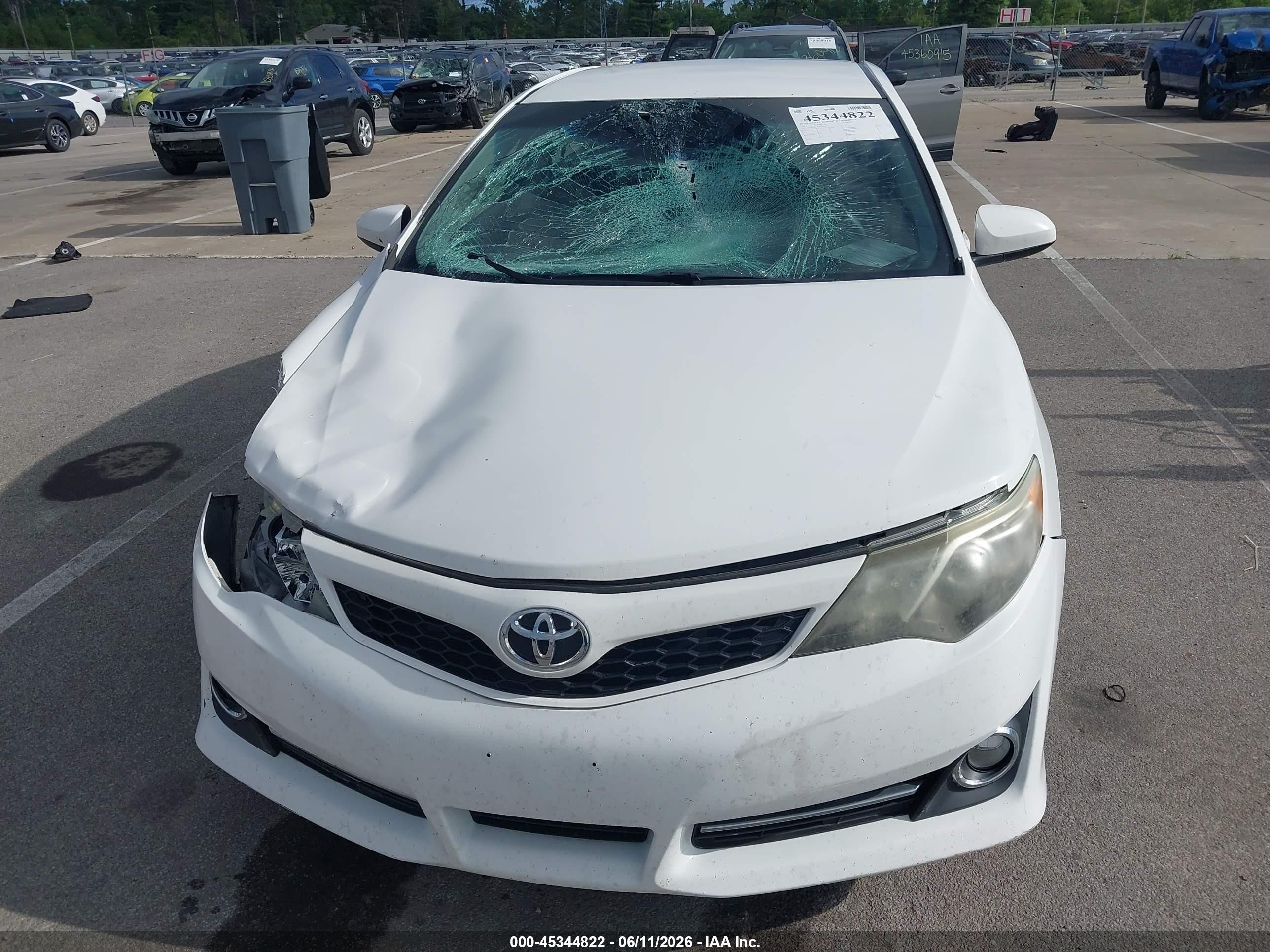 2014 Toyota Camry Se White vin: 4T1BF1FK4EU332640