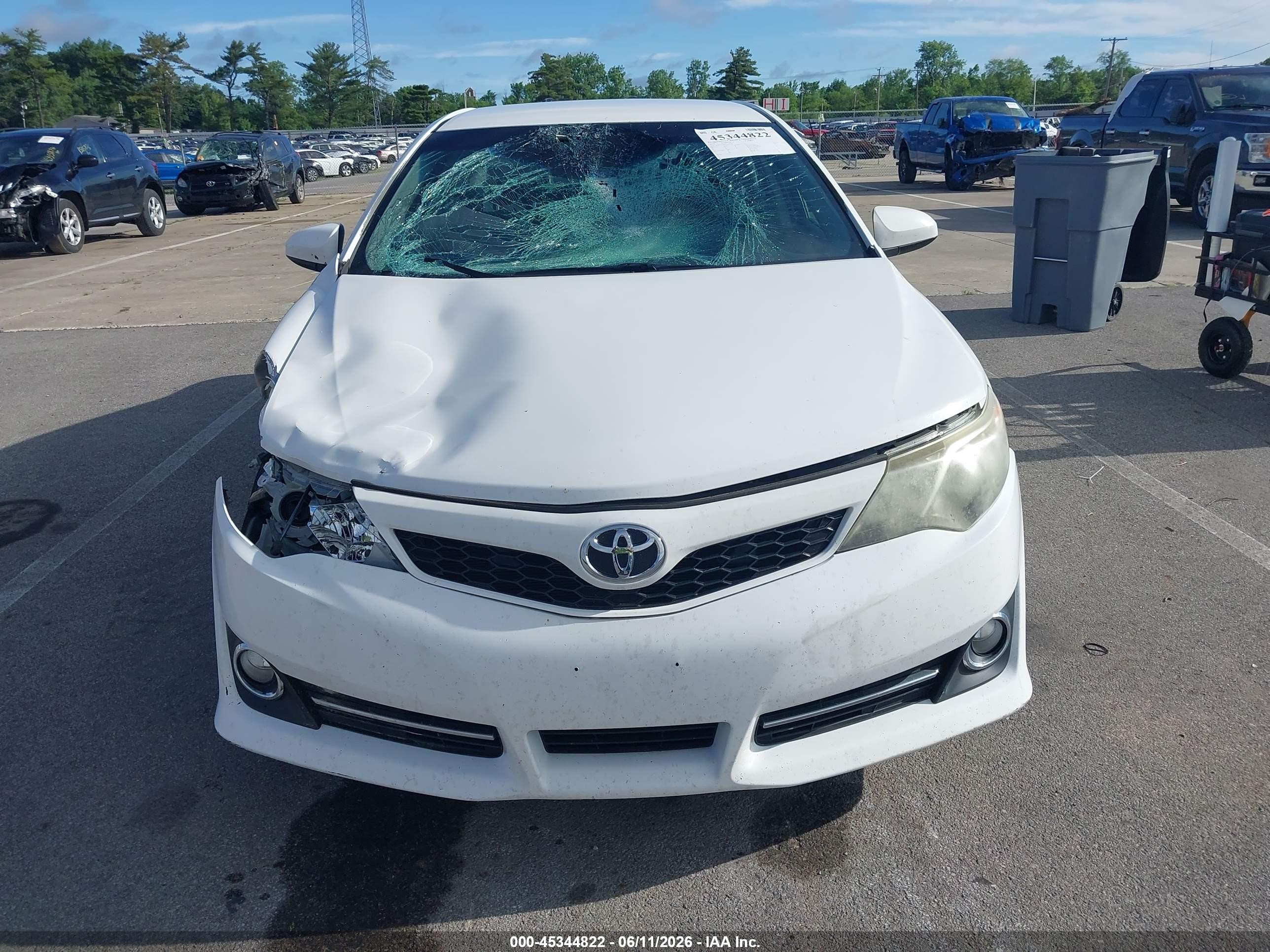2014 Toyota Camry Se White vin: 4T1BF1FK4EU332640