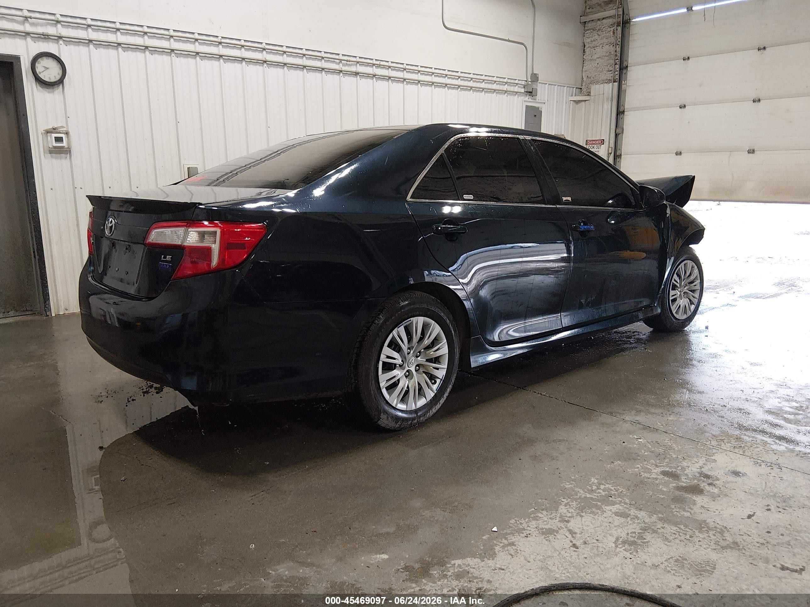 2014 Toyota Camry Le Black vin: 4T1BF1FK4EU372104