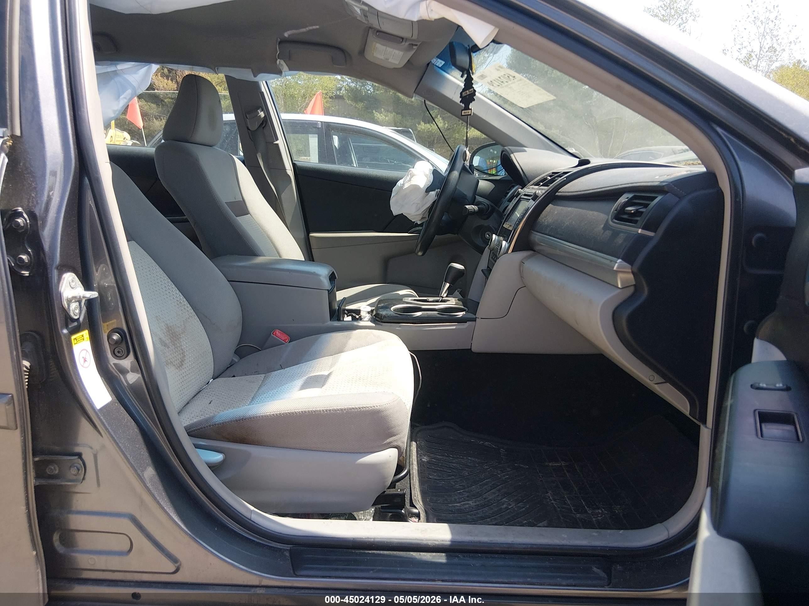 2014 Toyota Camry Le Gray vin: 4T1BF1FK4EU392191