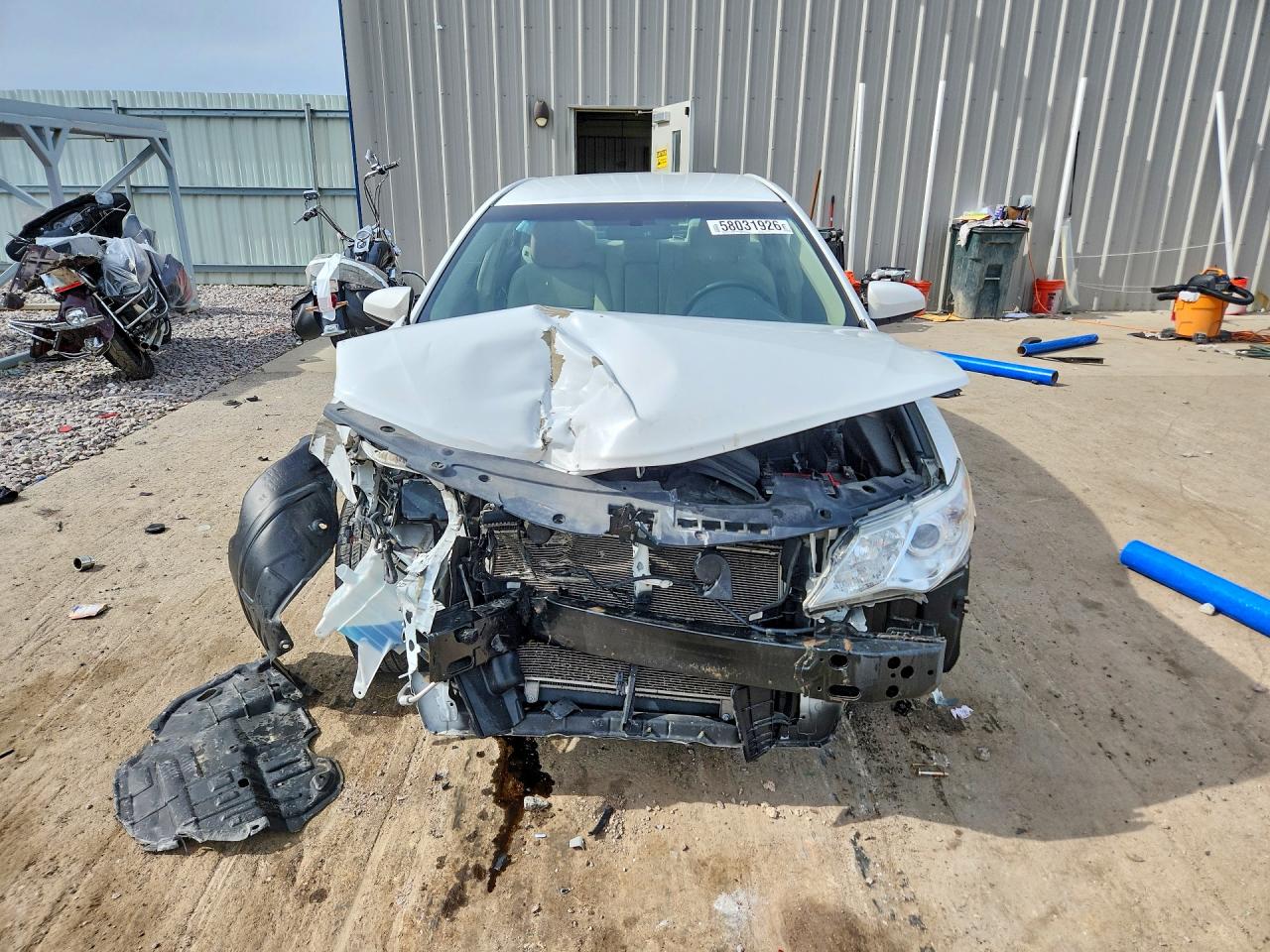 2014 Toyota Camry Le White vin: 4T1BF1FK4EU407661