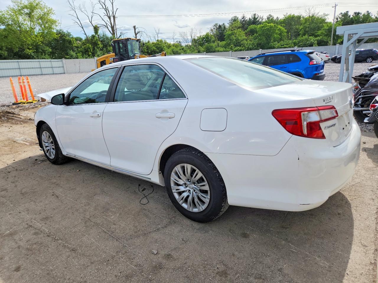 2014 Toyota Camry Le White vin: 4T1BF1FK4EU407661