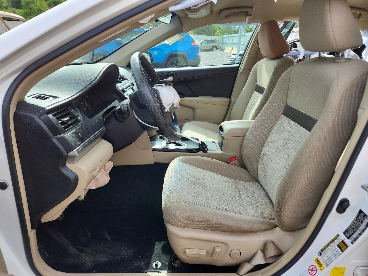 2014 Toyota Camry Le White vin: 4T1BF1FK4EU407661