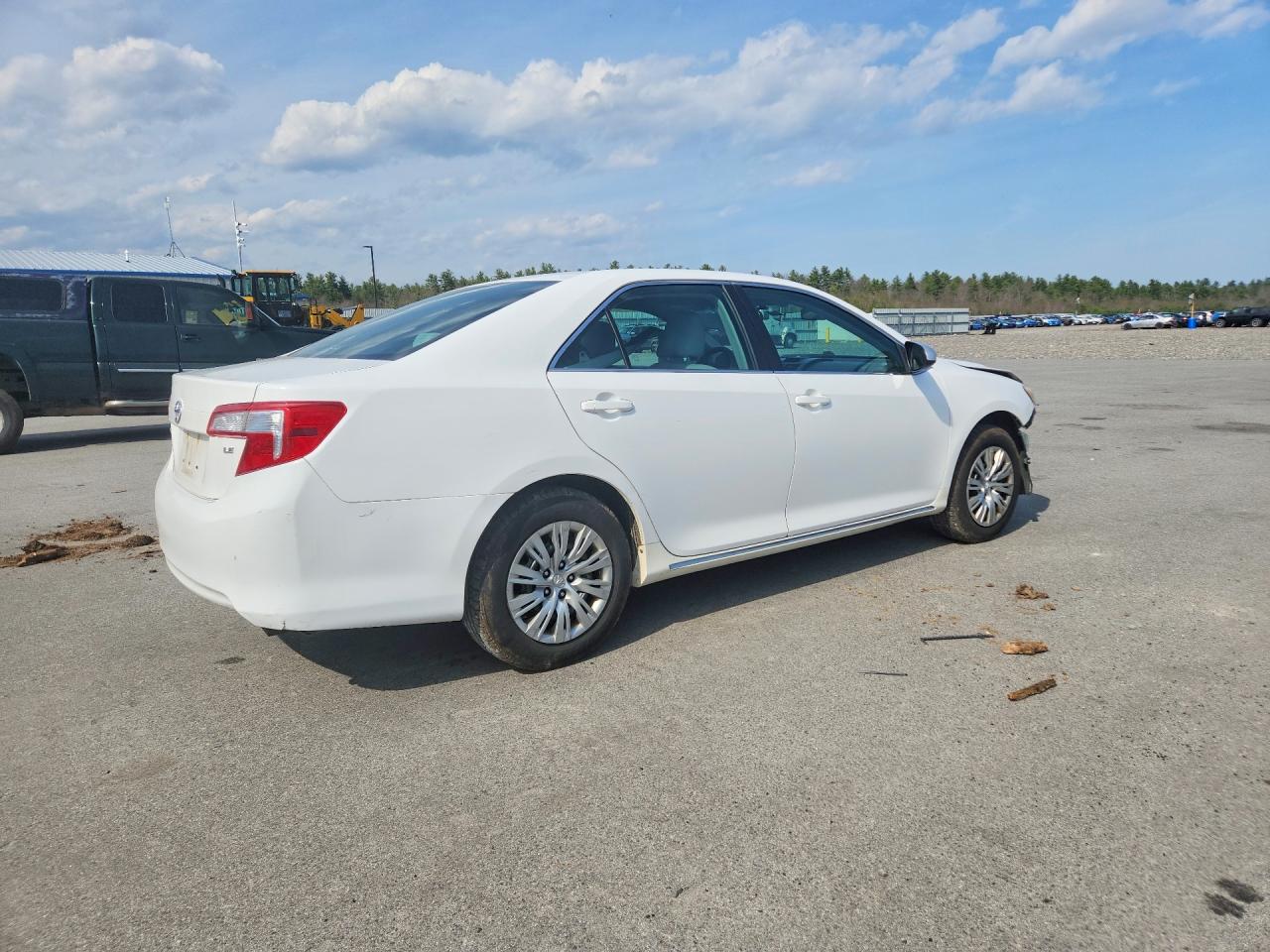 2014 Toyota Camry Le White vin: 4T1BF1FK4EU421060