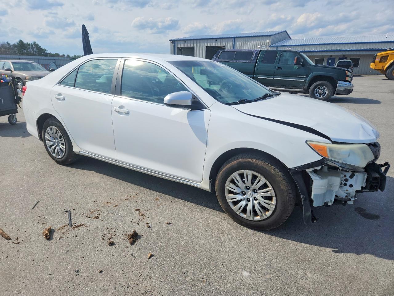2014 Toyota Camry Le White vin: 4T1BF1FK4EU421060