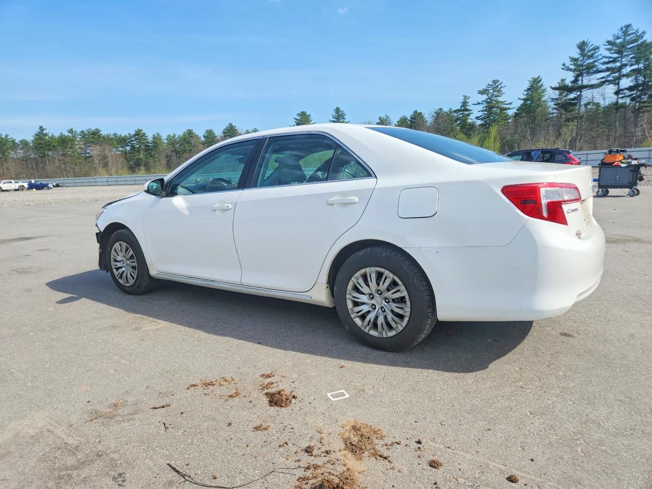 2014 Toyota Camry Le White vin: 4T1BF1FK4EU421060