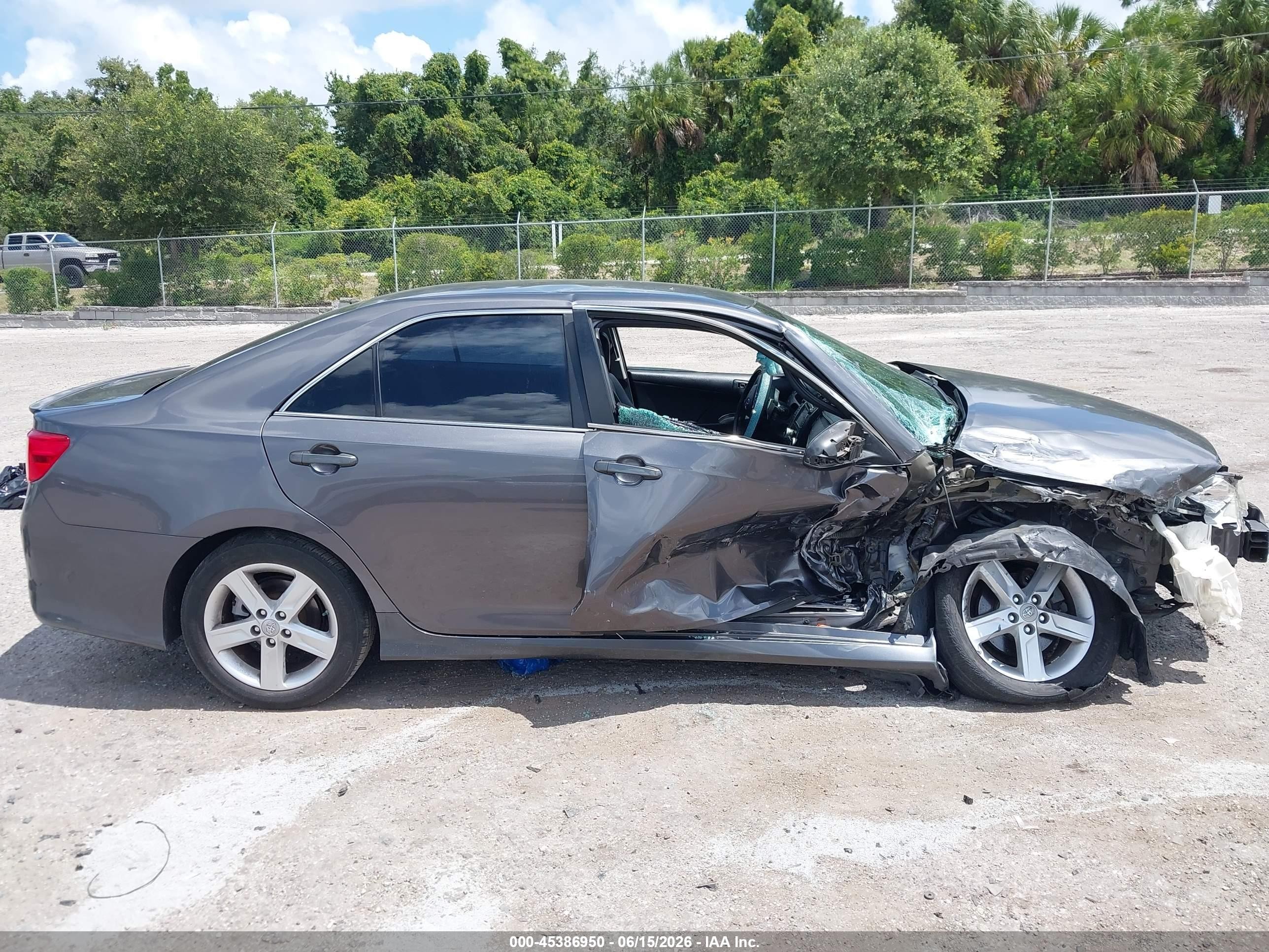 2014 Toyota Camry Se Gray vin: 4T1BF1FK4EU425206