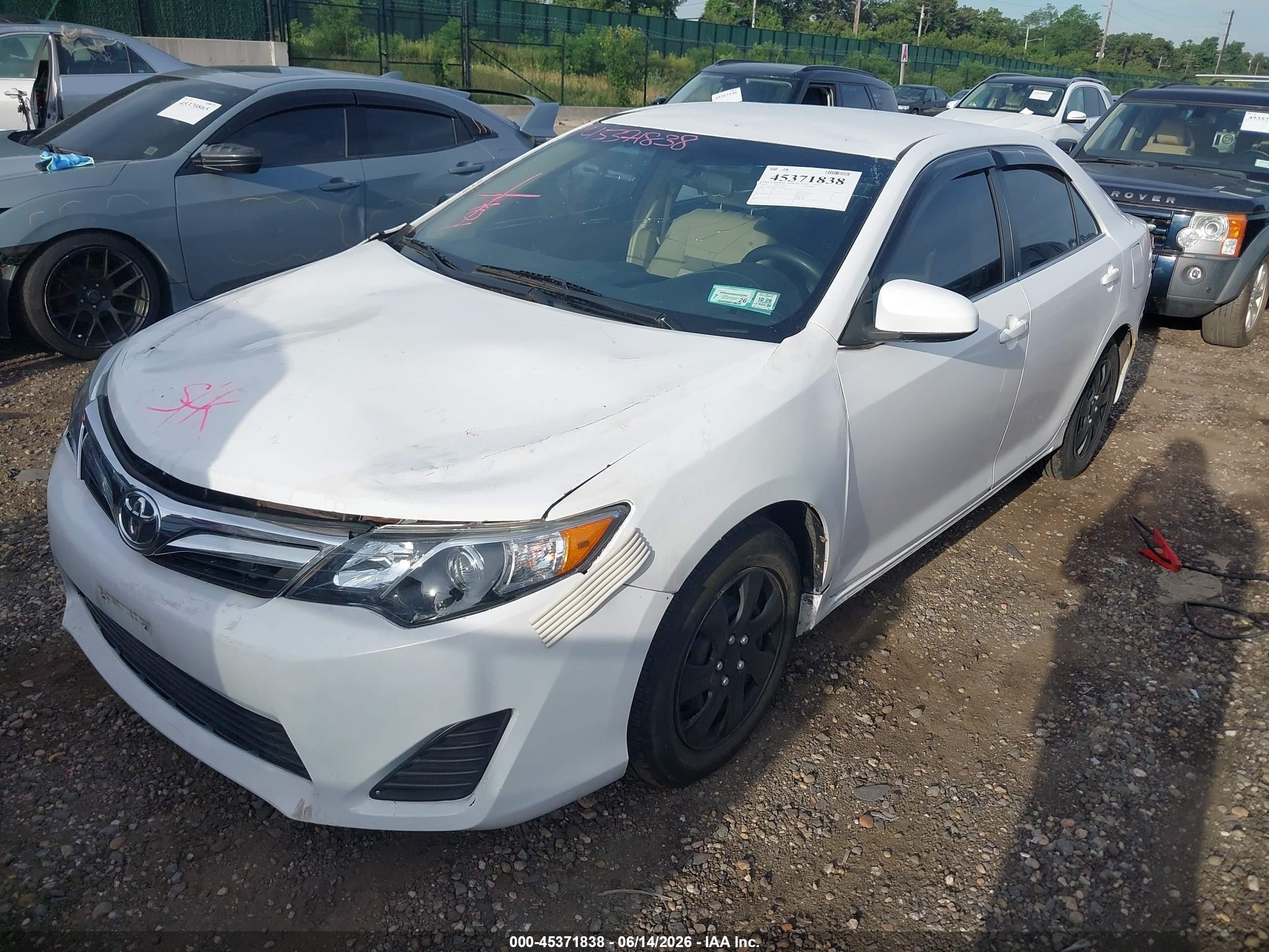 2014 Toyota Camry Le Белый vin: 4T1BF1FK4EU447691