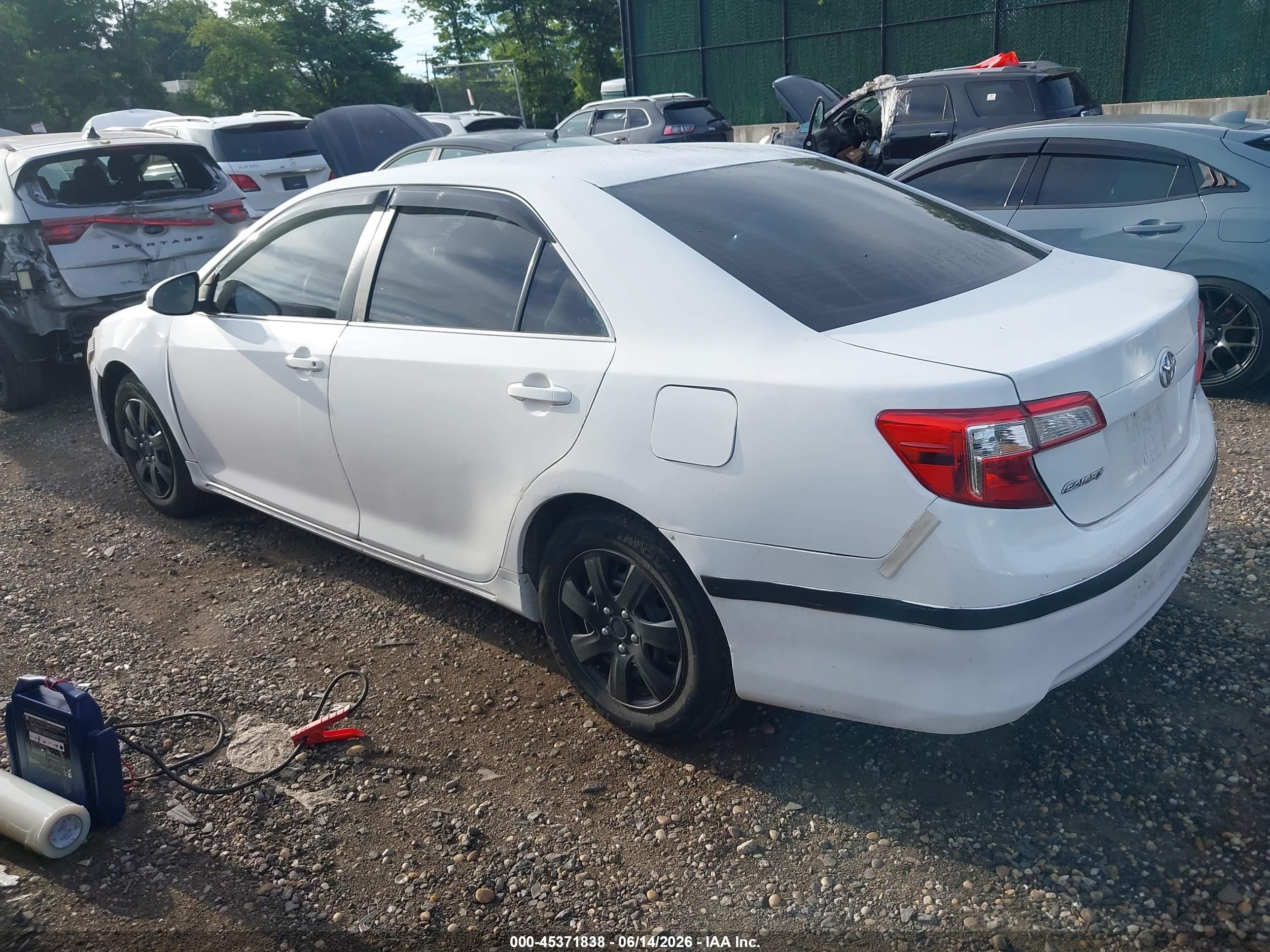 2014 Toyota Camry Le Белый vin: 4T1BF1FK4EU447691