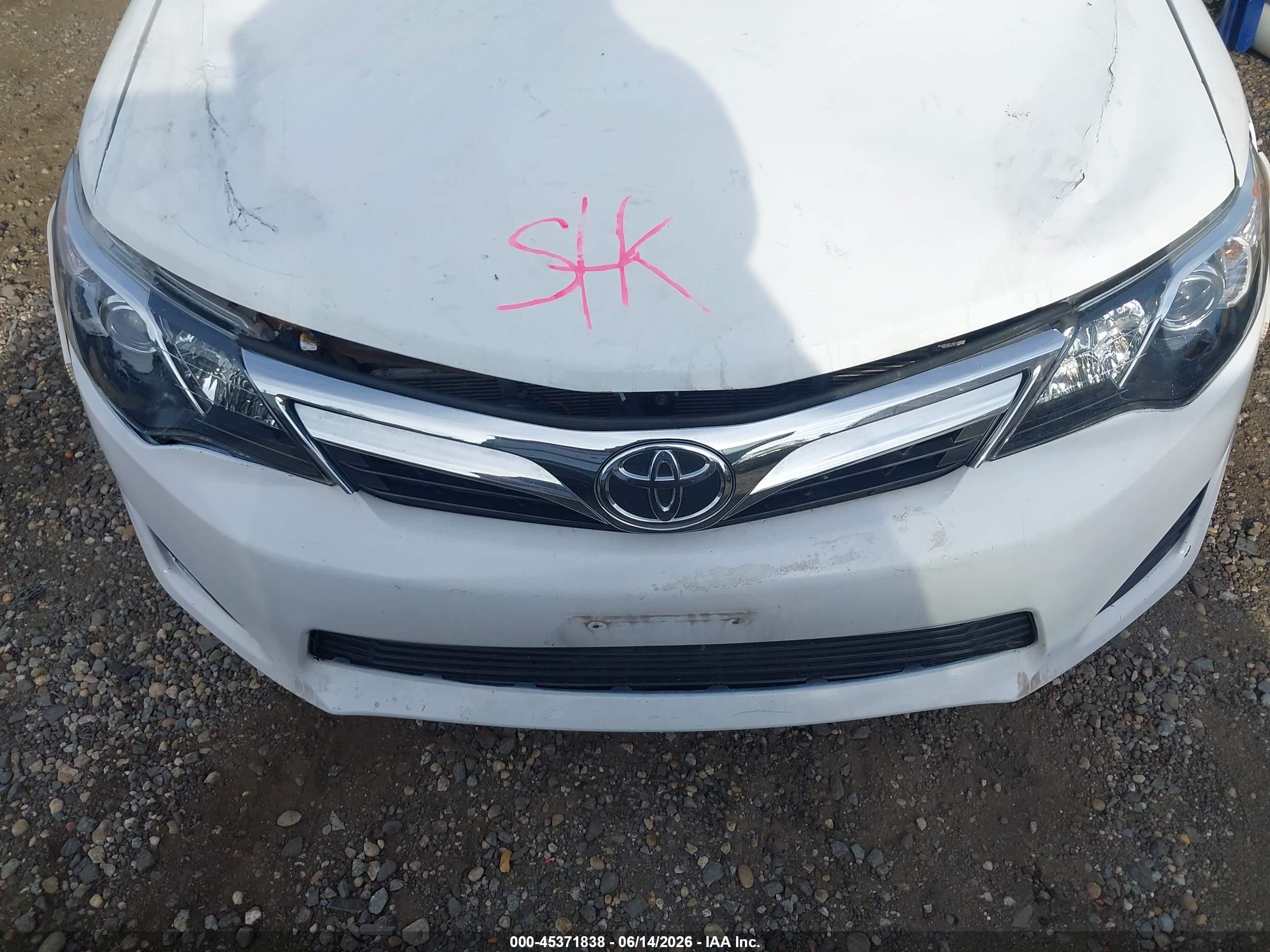 2014 Toyota Camry Le Белый vin: 4T1BF1FK4EU447691