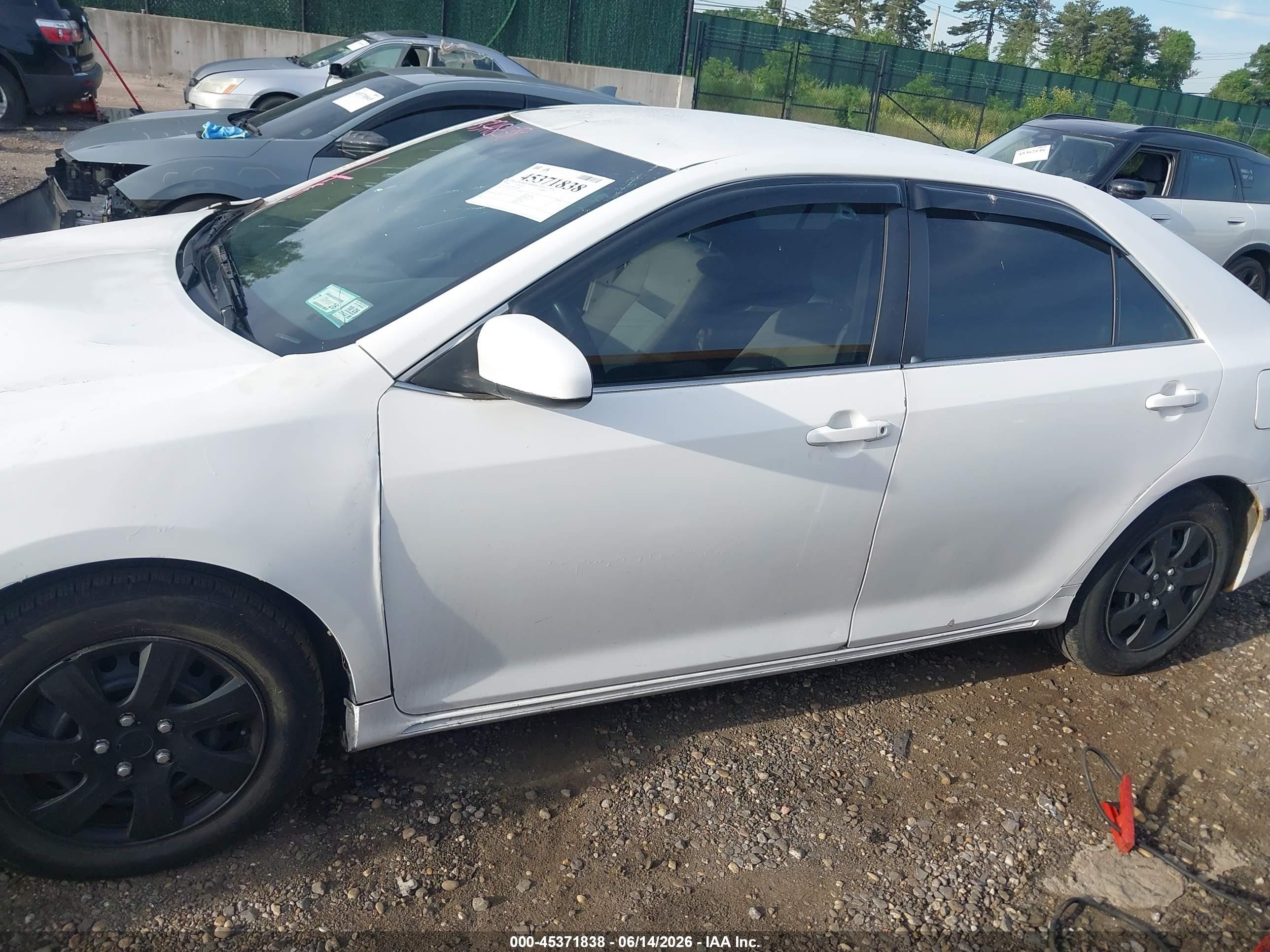 2014 Toyota Camry Le Белый vin: 4T1BF1FK4EU447691