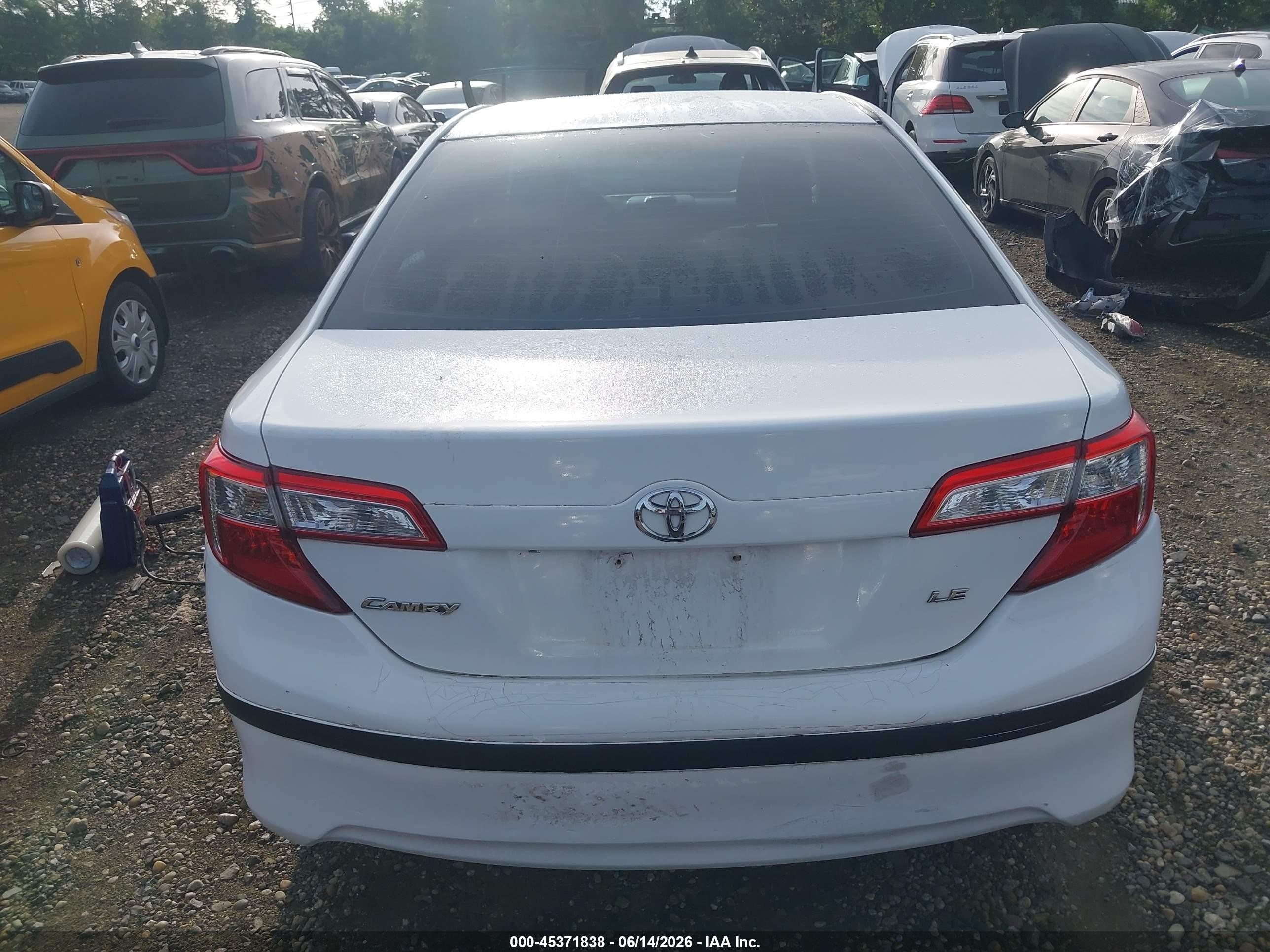2014 Toyota Camry Le Белый vin: 4T1BF1FK4EU447691