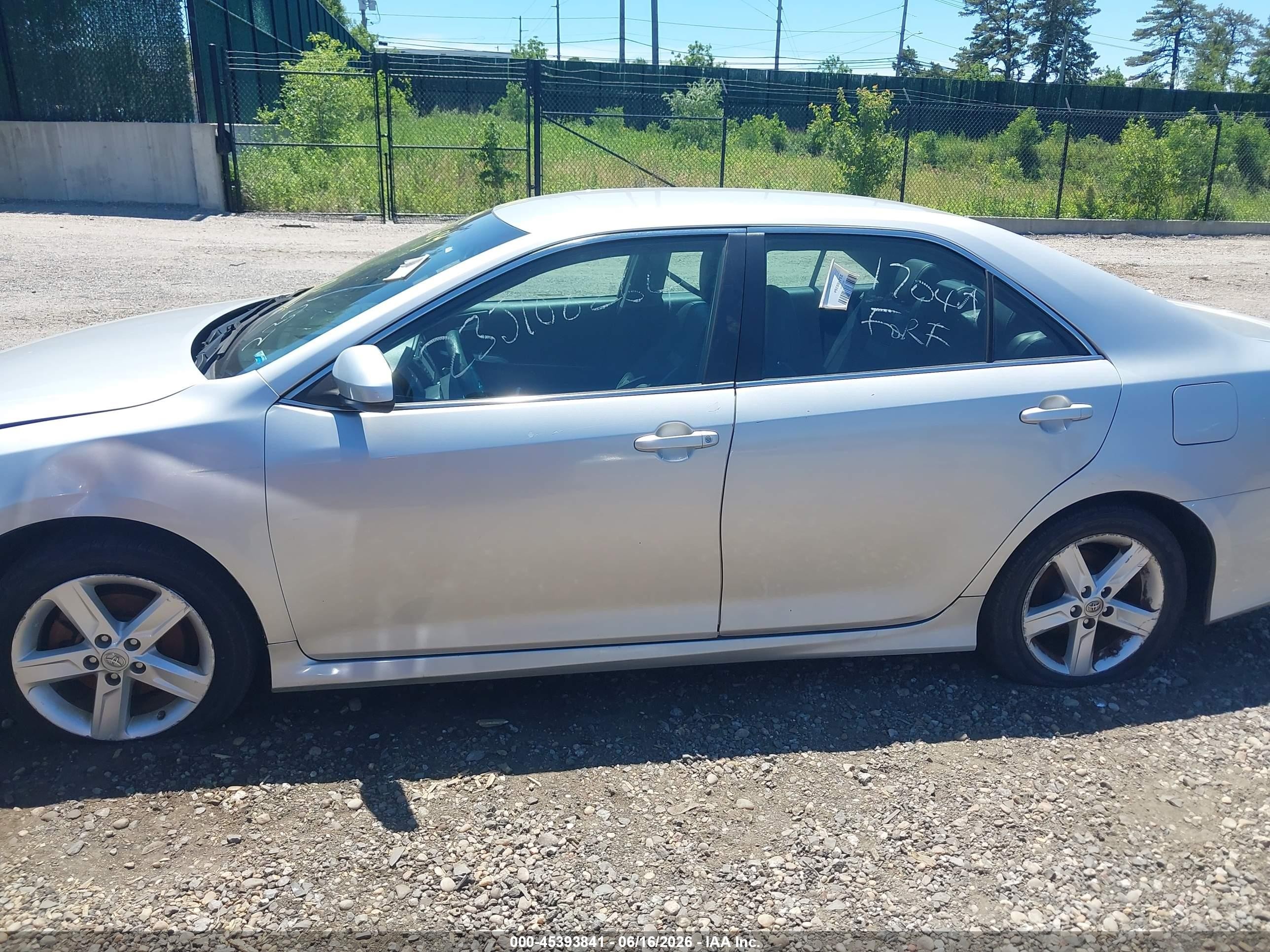 2014 Toyota Camry Se Gray vin: 4T1BF1FK4EU452356