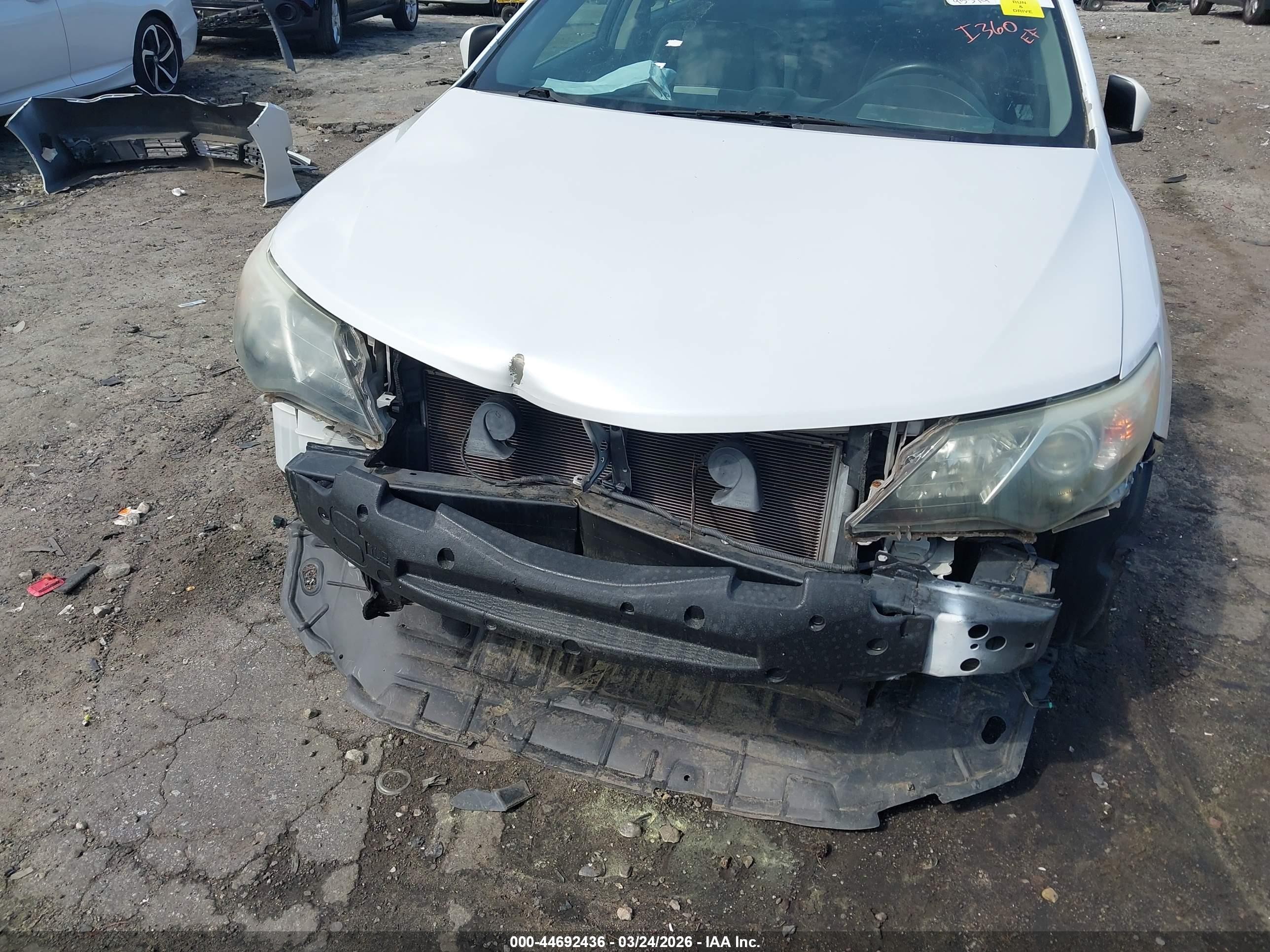 2014 Toyota Camry Se White vin: 4T1BF1FK4EU454723