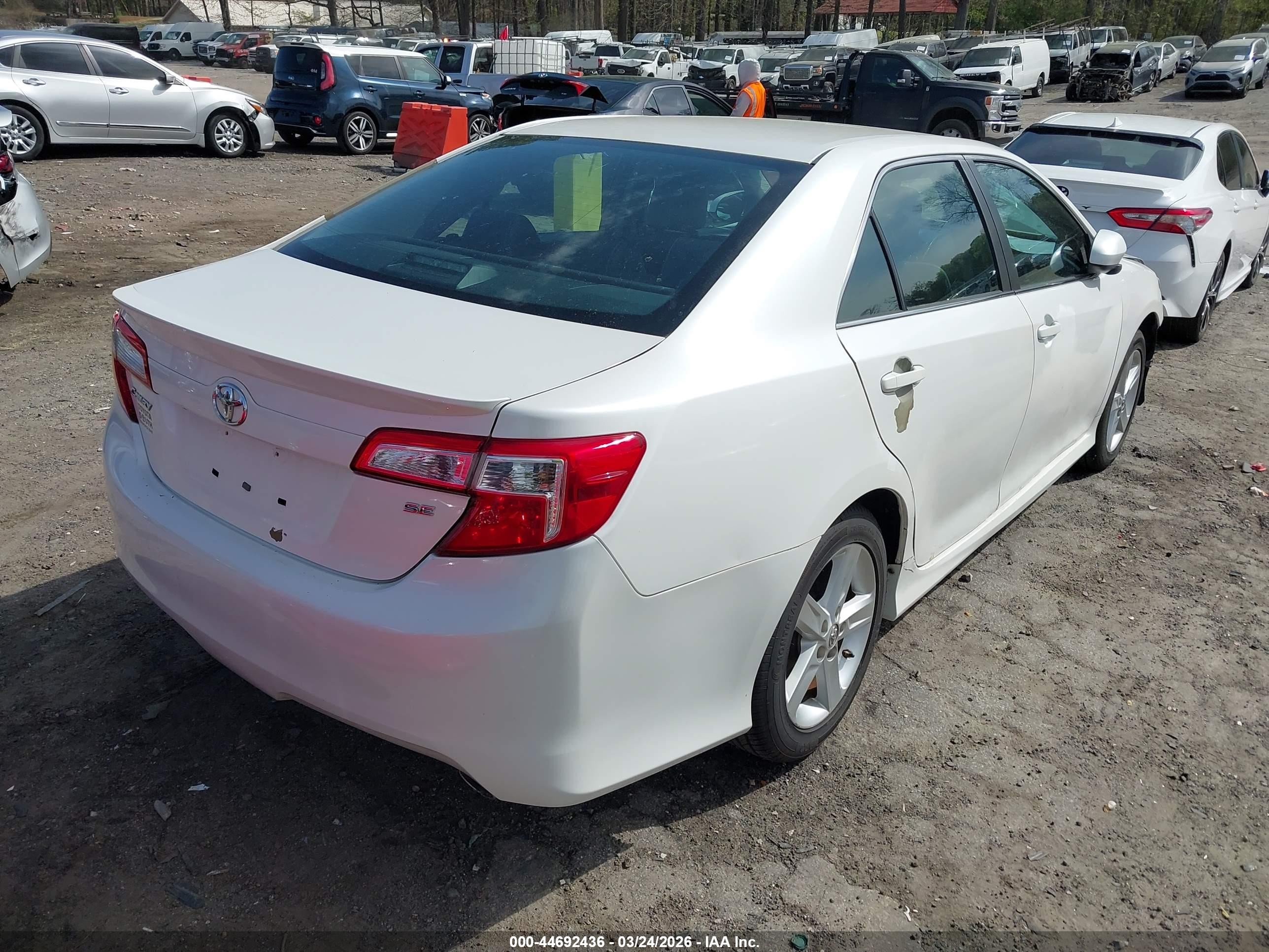 2014 Toyota Camry Se White vin: 4T1BF1FK4EU454723