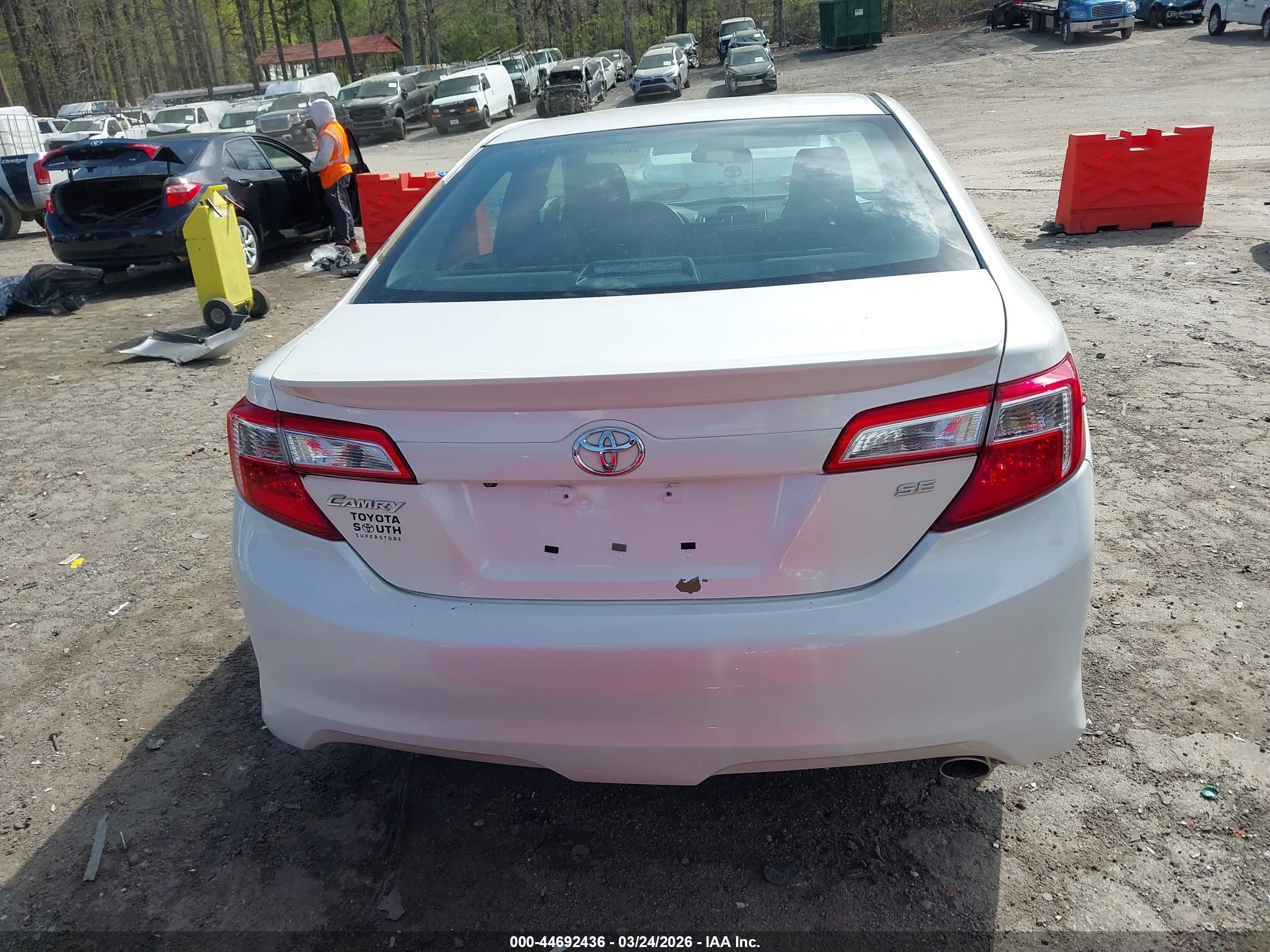 2014 Toyota Camry Se White vin: 4T1BF1FK4EU454723