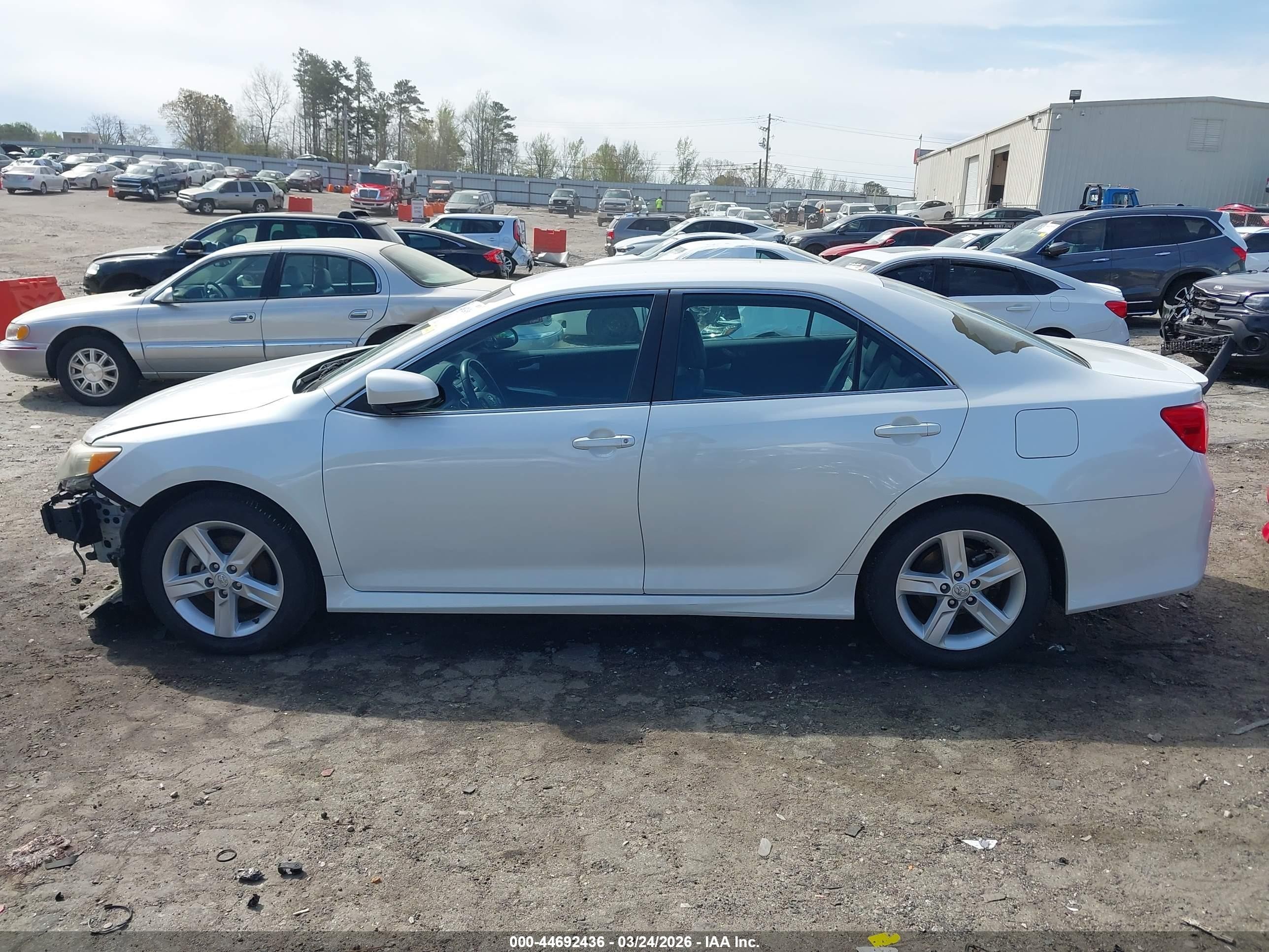 2014 Toyota Camry Se White vin: 4T1BF1FK4EU454723