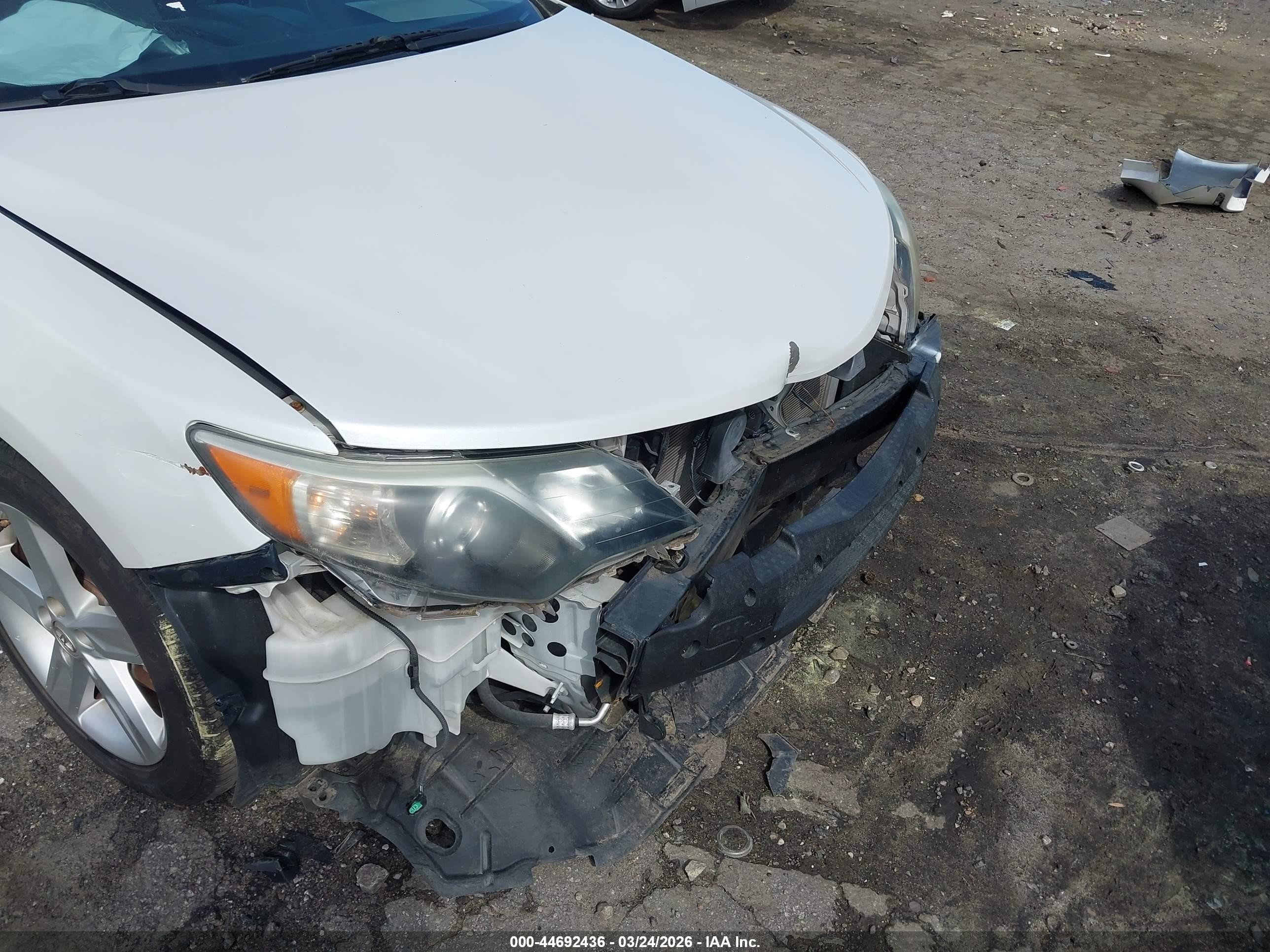 2014 Toyota Camry Se White vin: 4T1BF1FK4EU454723