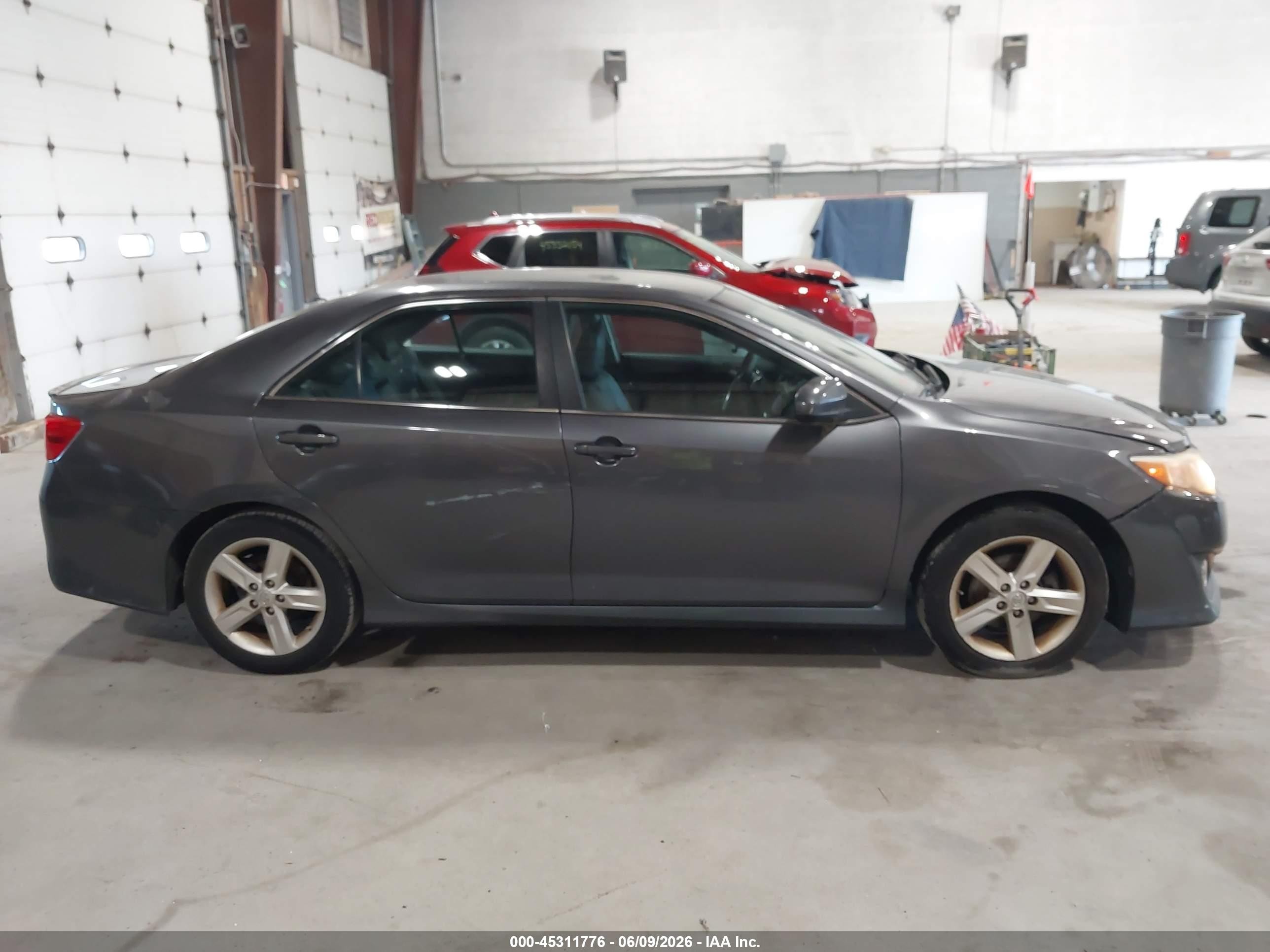2014 Toyota Camry Se Gray vin: 4T1BF1FK4EU459078