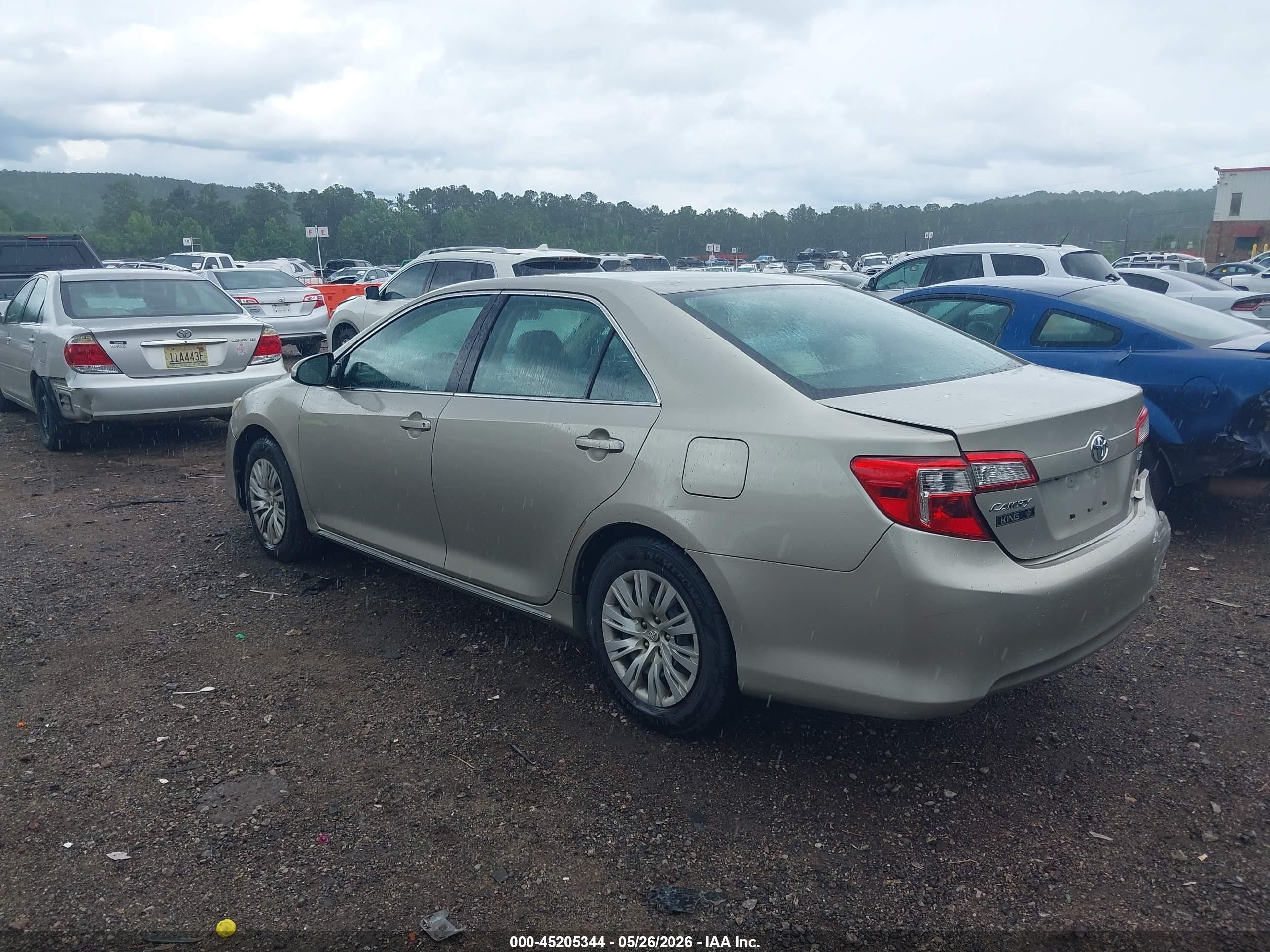 2014 Toyota Camry Le Gold vin: 4T1BF1FK4EU470243