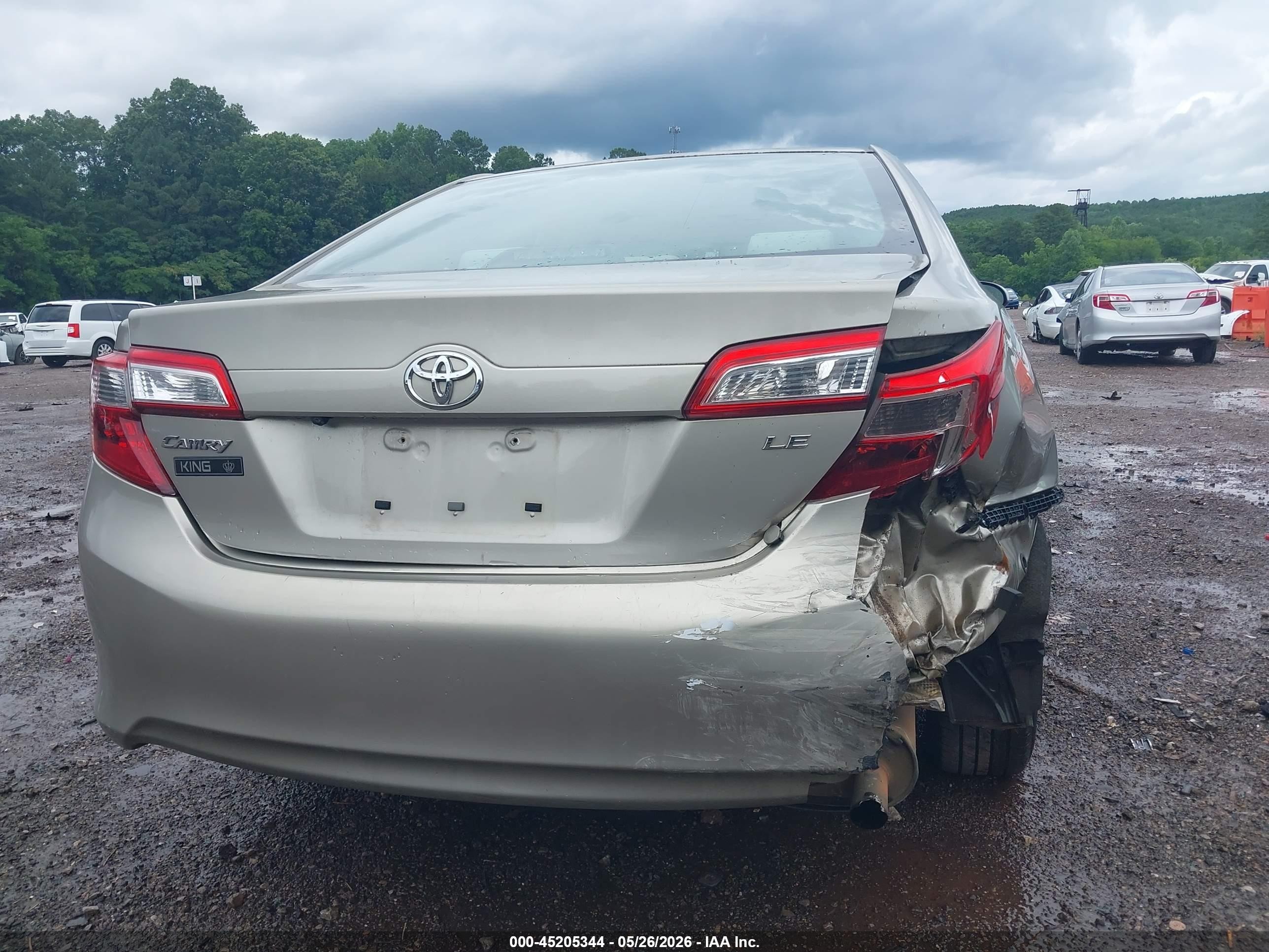 2014 Toyota Camry Le Gold vin: 4T1BF1FK4EU470243