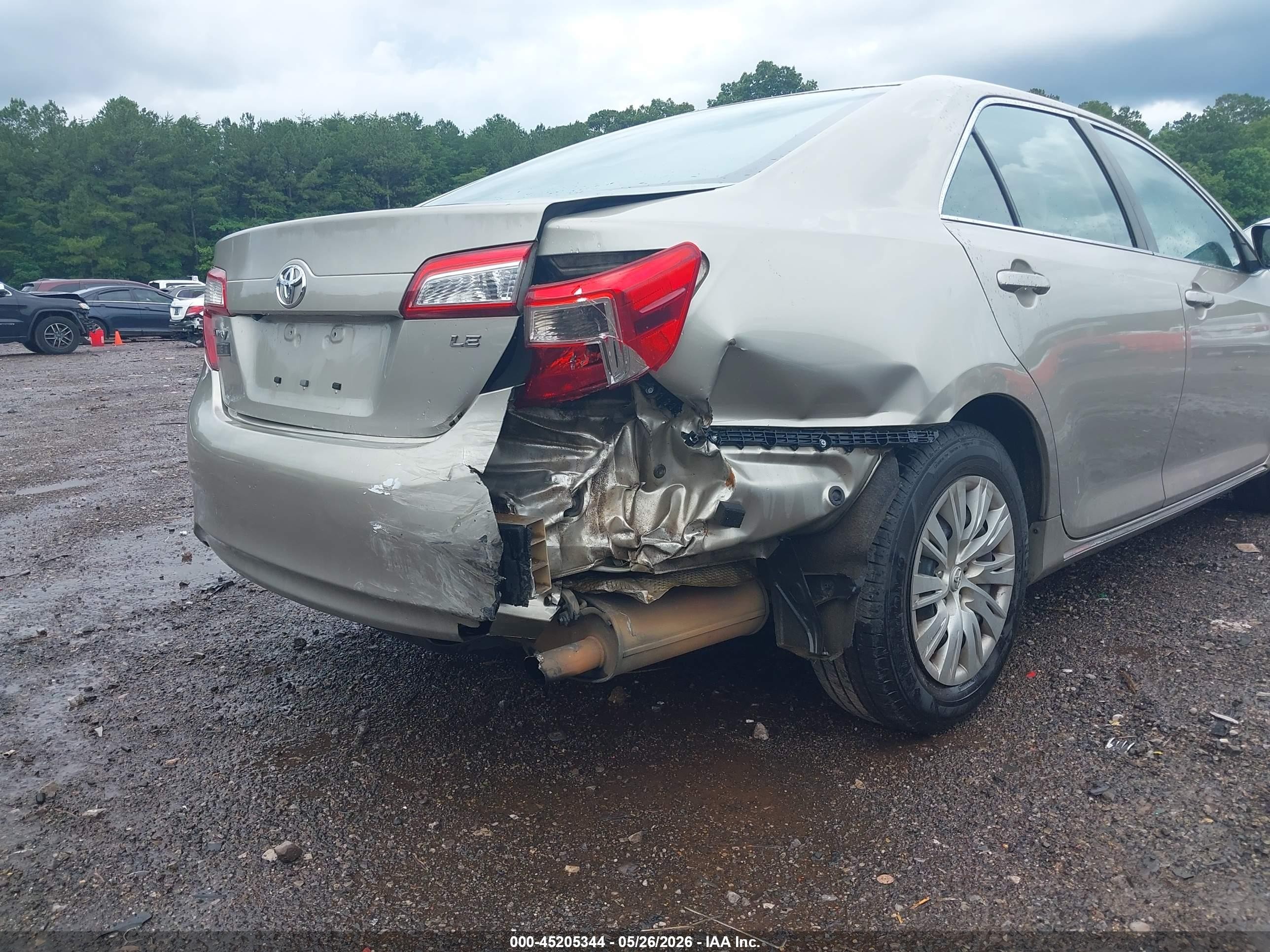 2014 Toyota Camry Le Gold vin: 4T1BF1FK4EU470243