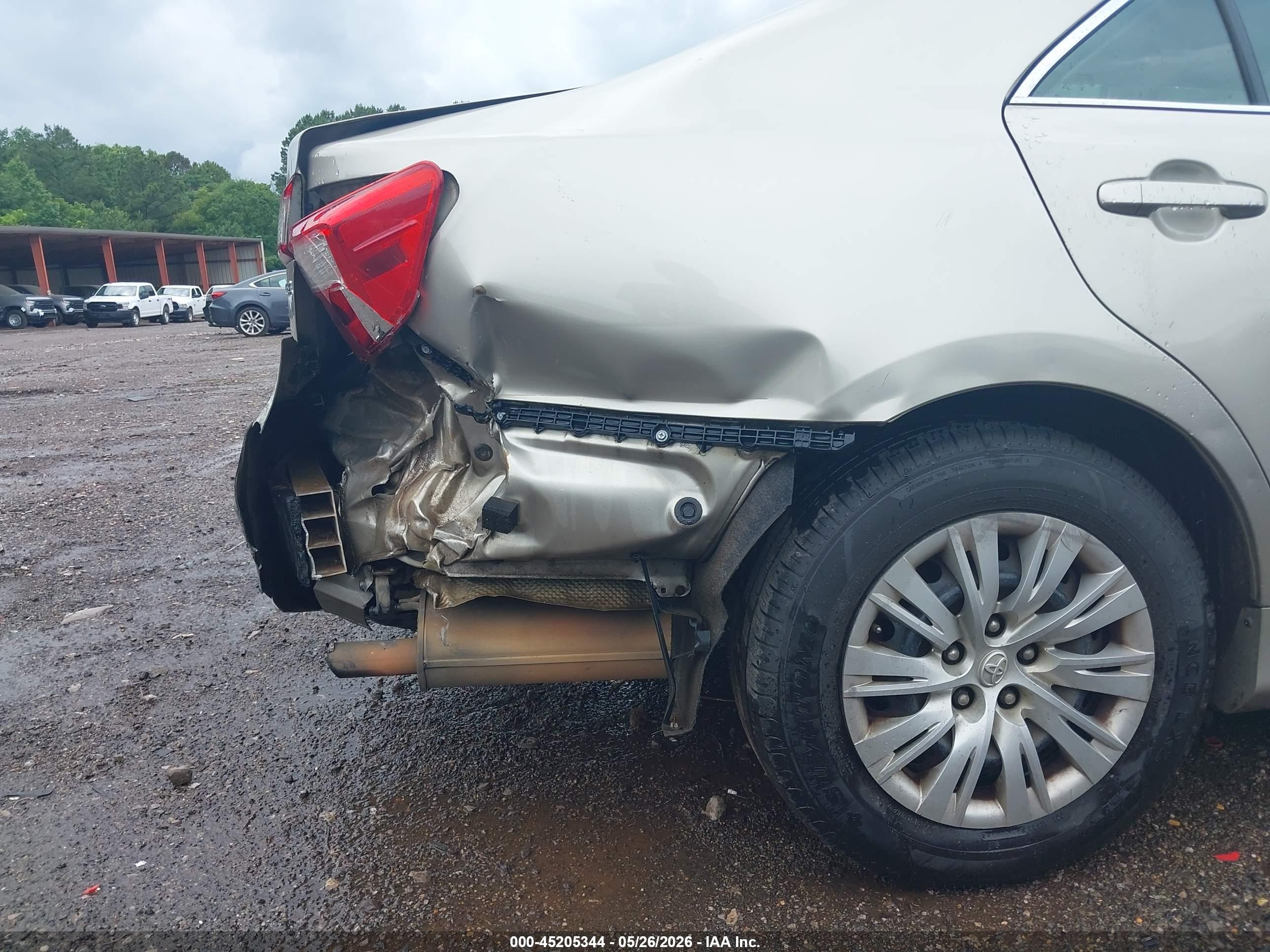 2014 Toyota Camry Le Gold vin: 4T1BF1FK4EU470243