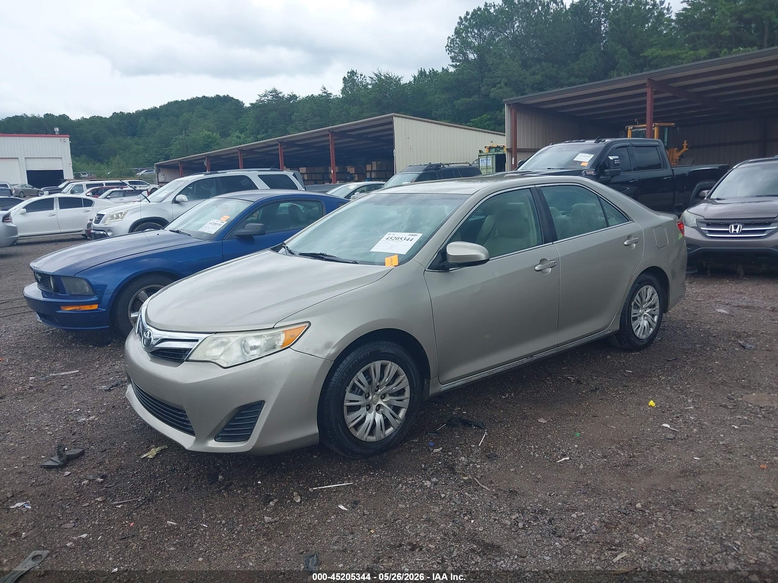 2014 Toyota Camry Le Gold vin: 4T1BF1FK4EU470243