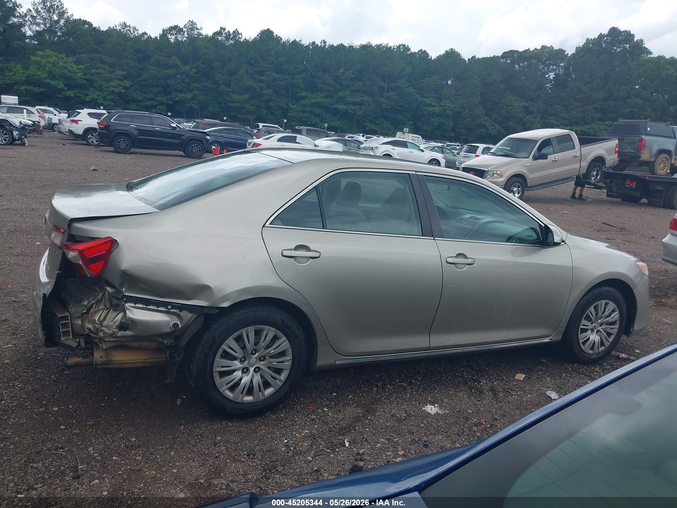 2014 Toyota Camry Le Gold vin: 4T1BF1FK4EU470243