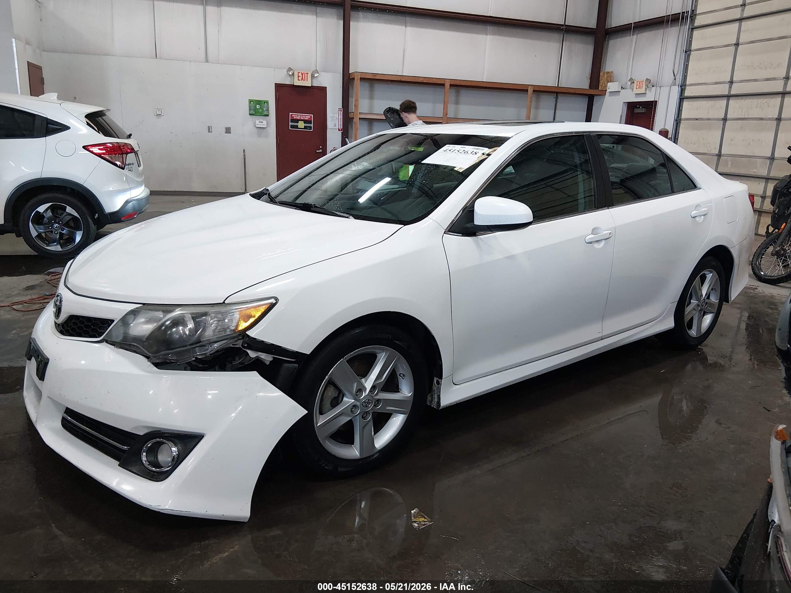 2014 Toyota Camry Se White vin: 4T1BF1FK4EU737638