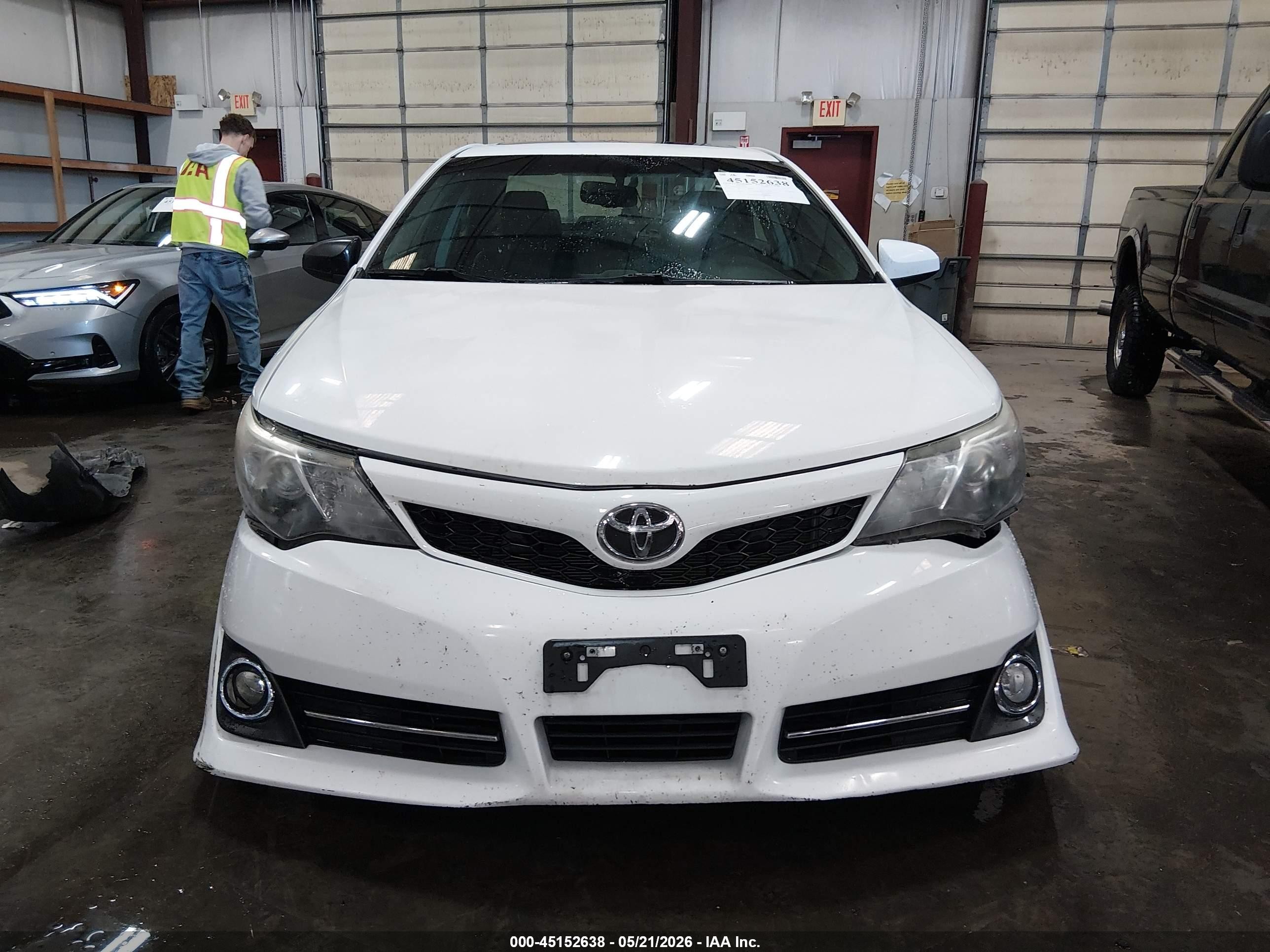 2014 Toyota Camry Se White vin: 4T1BF1FK4EU737638