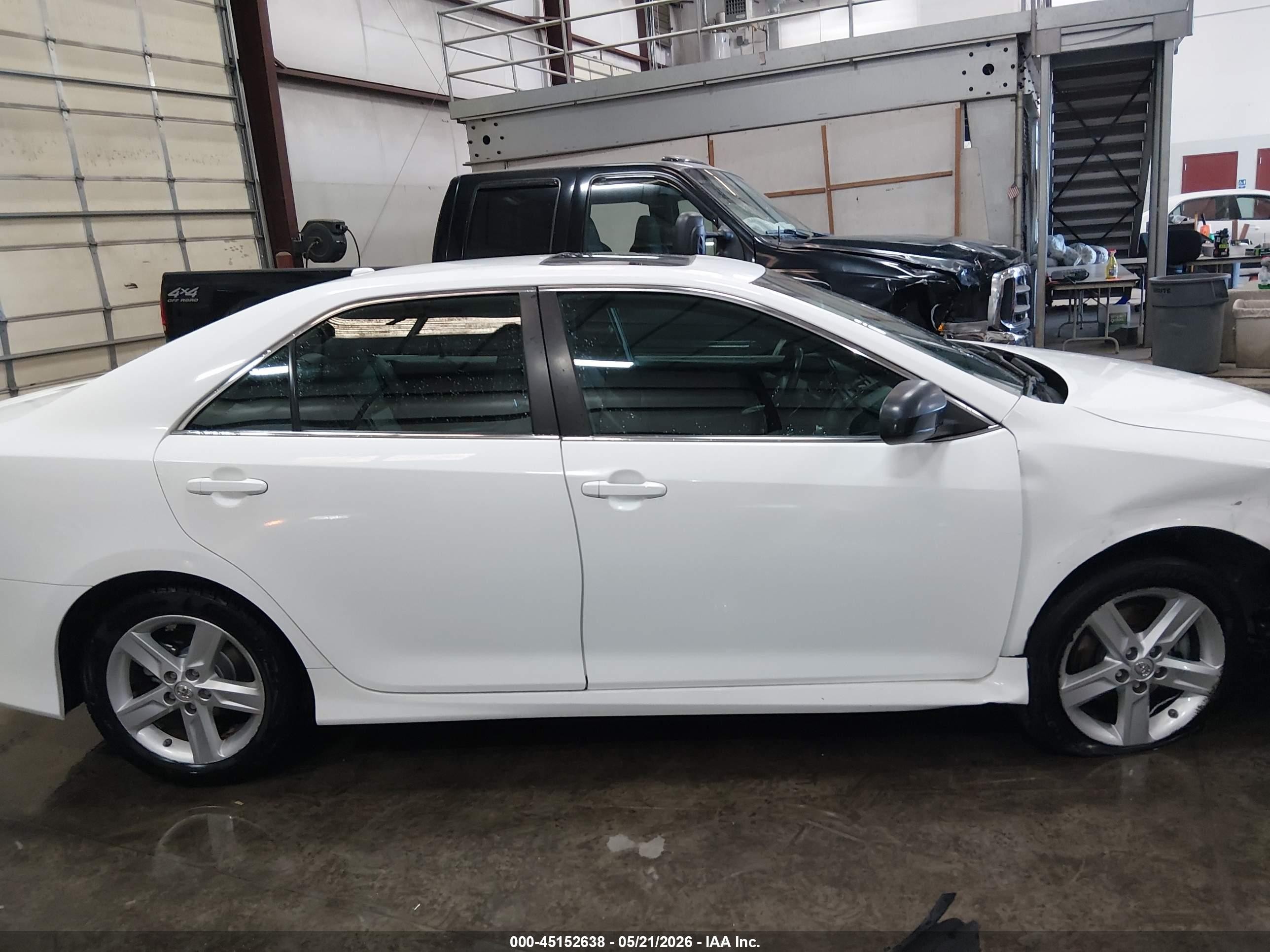 2014 Toyota Camry Se White vin: 4T1BF1FK4EU737638