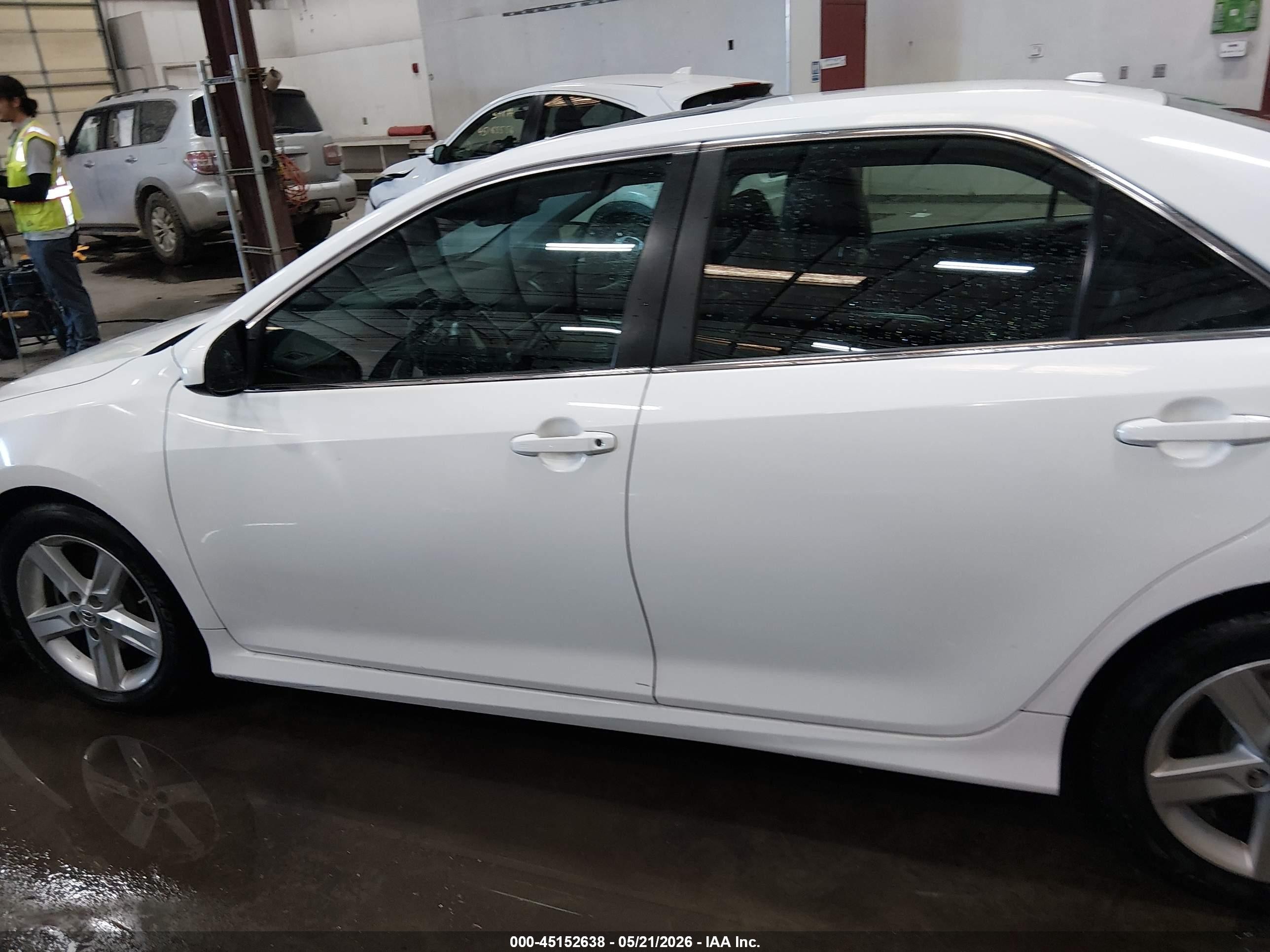 2014 Toyota Camry Se White vin: 4T1BF1FK4EU737638