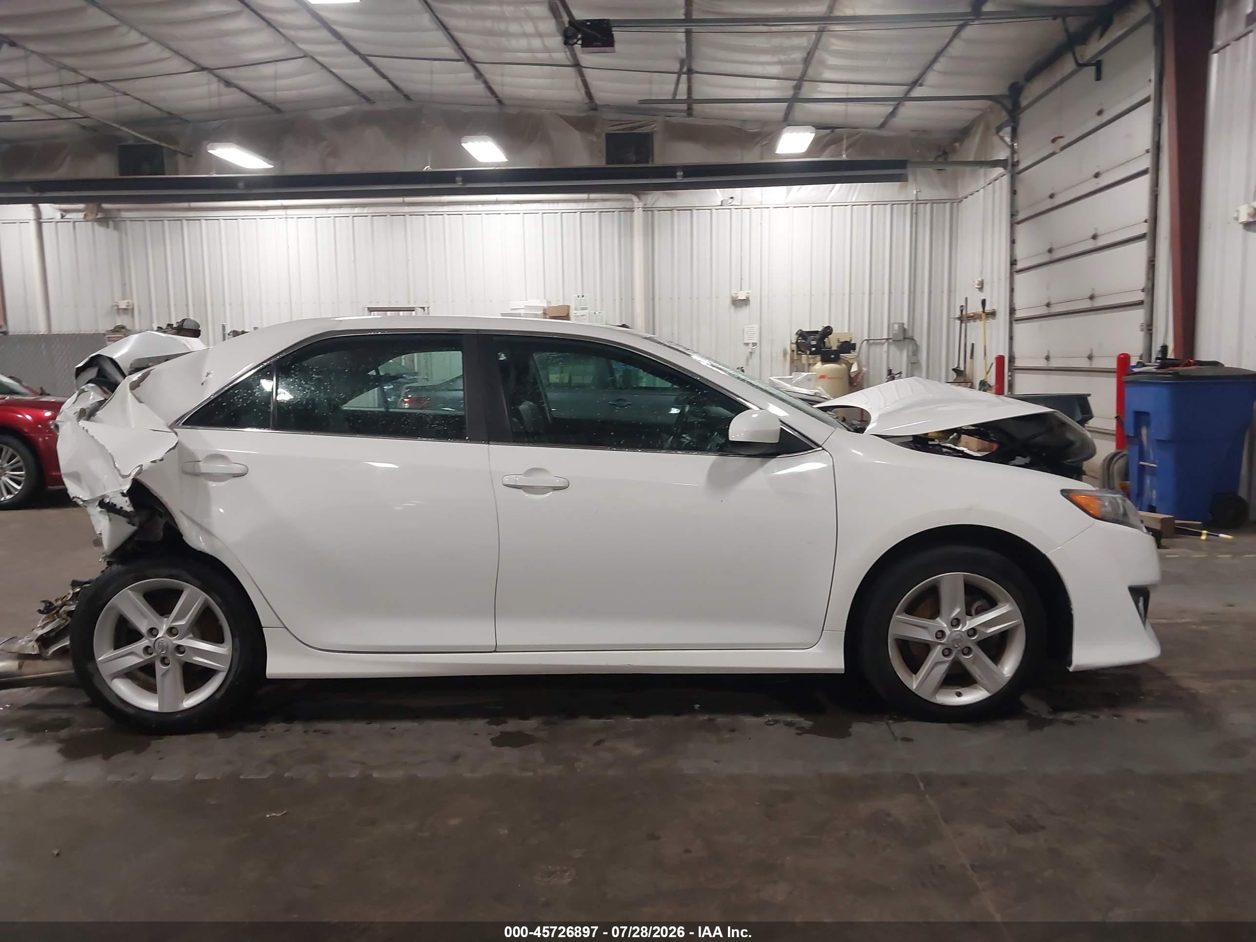 2014 Toyota Camry Se White vin: 4T1BF1FK4EU738241