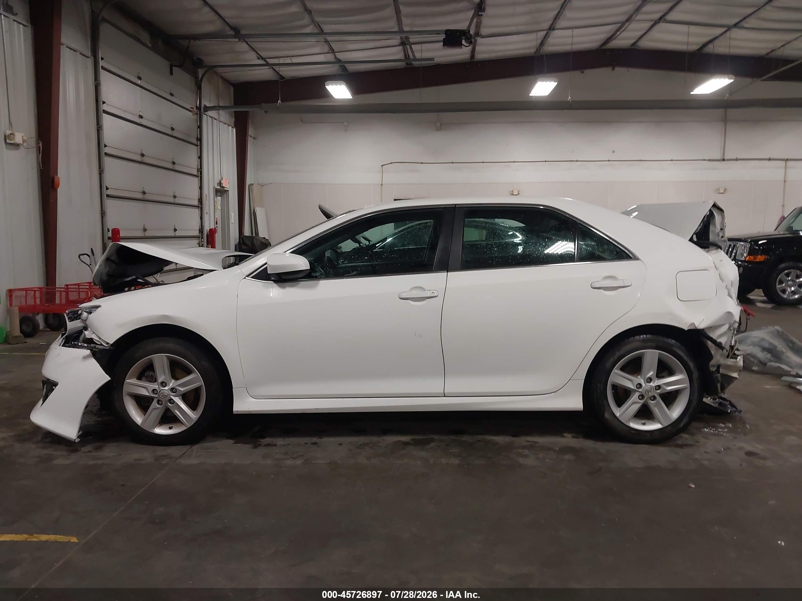 2014 Toyota Camry Se White vin: 4T1BF1FK4EU738241