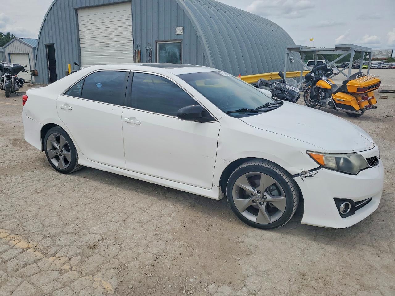 2014 Toyota Camry Se Sport White vin: 4T1BF1FK4EU738756