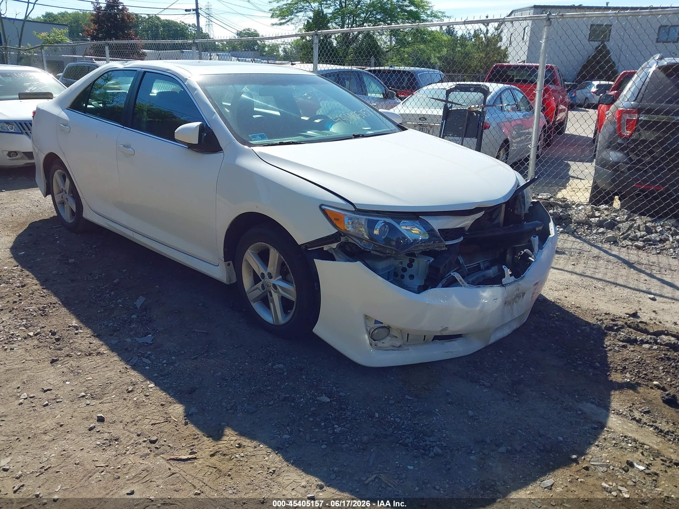 2014 Toyota Camry Se White vin: 4T1BF1FK4EU742192