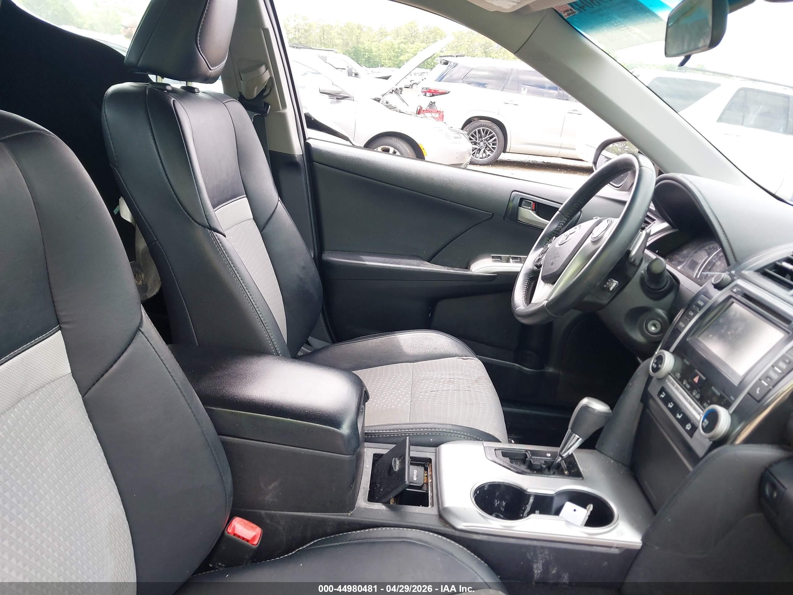 2014 Toyota Camry Se Серебряный vin: 4T1BF1FK4EU810930