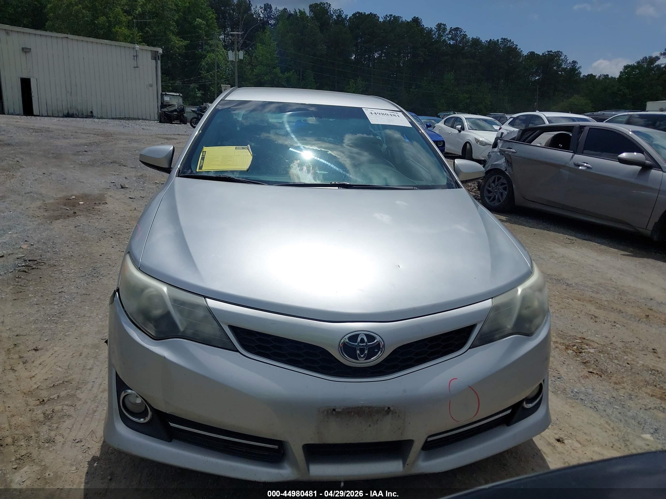 2014 Toyota Camry Se Серебряный vin: 4T1BF1FK4EU810930