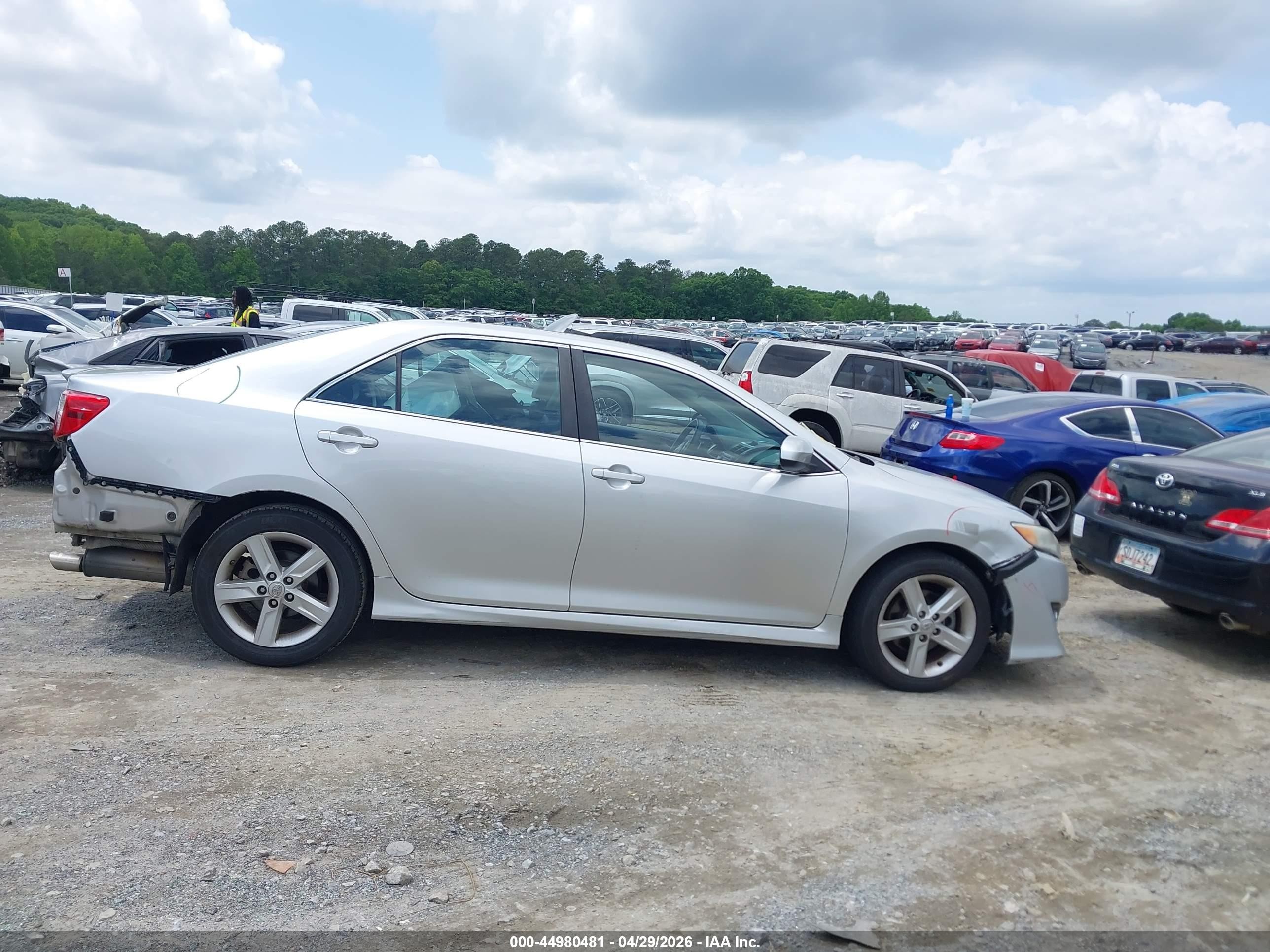 2014 Toyota Camry Se Серебряный vin: 4T1BF1FK4EU810930